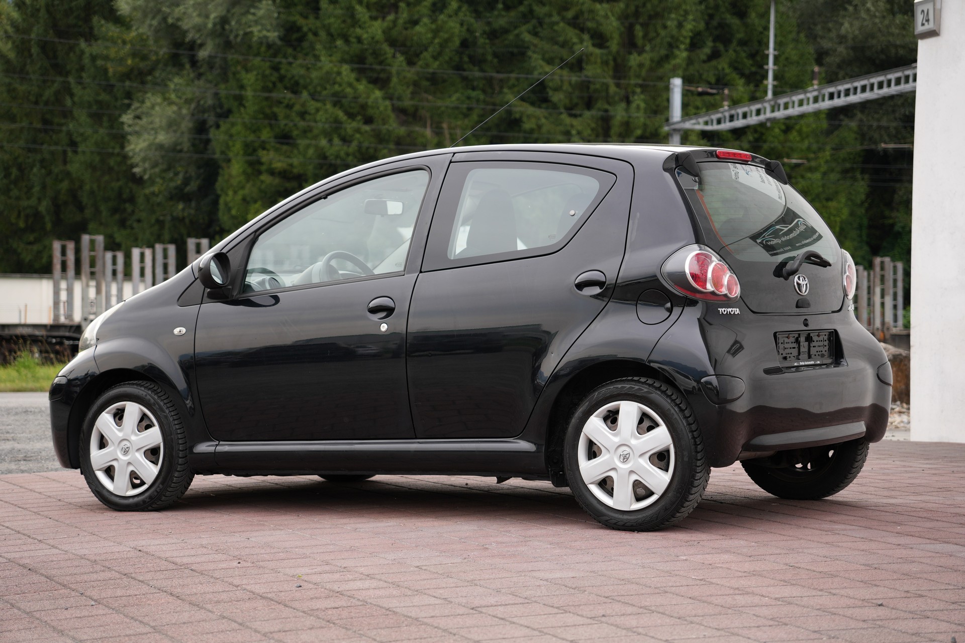 TOYOTA Aygo 1.0 Linea Terra-image-1