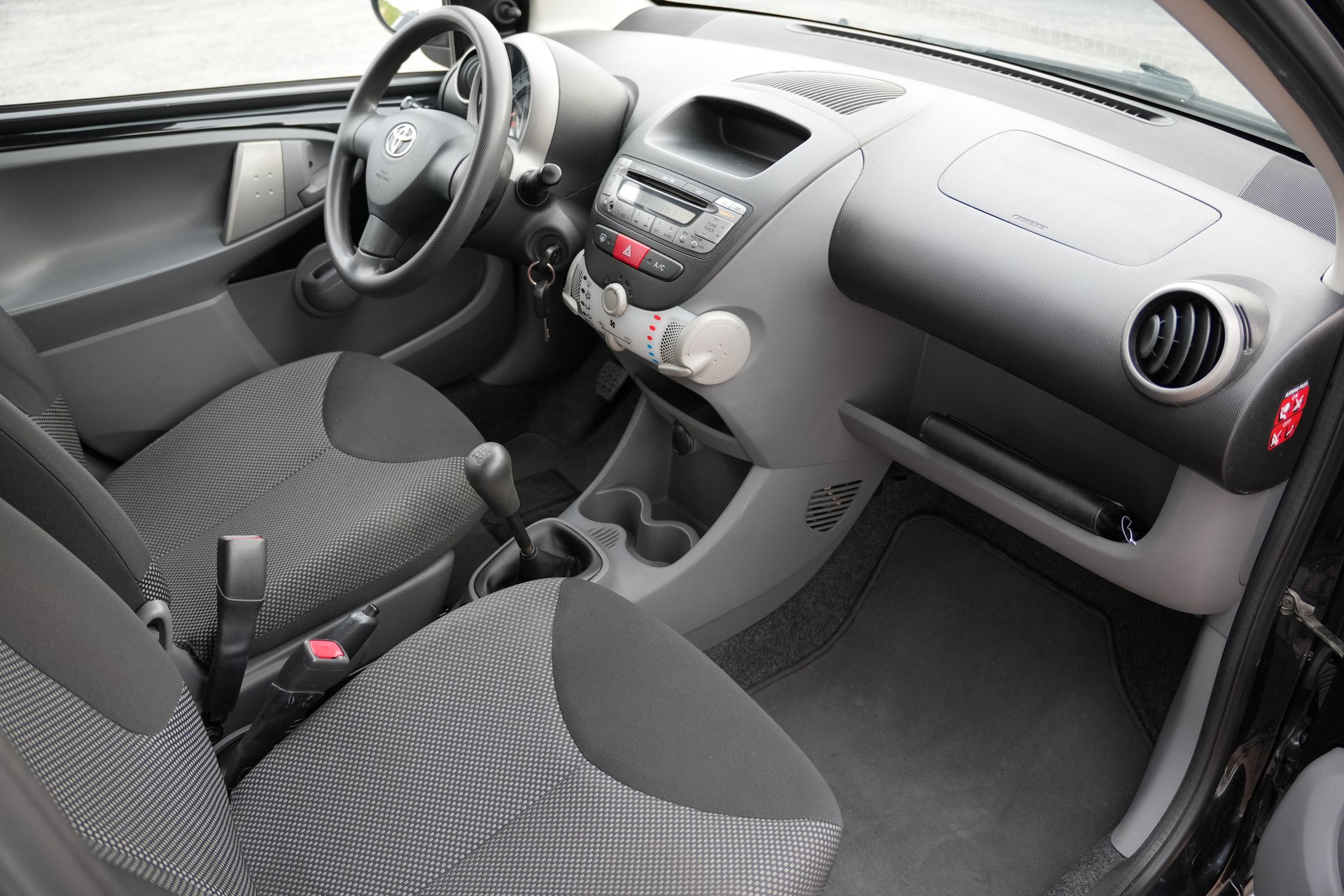 TOYOTA Aygo 1.0 Linea Terra-image-5