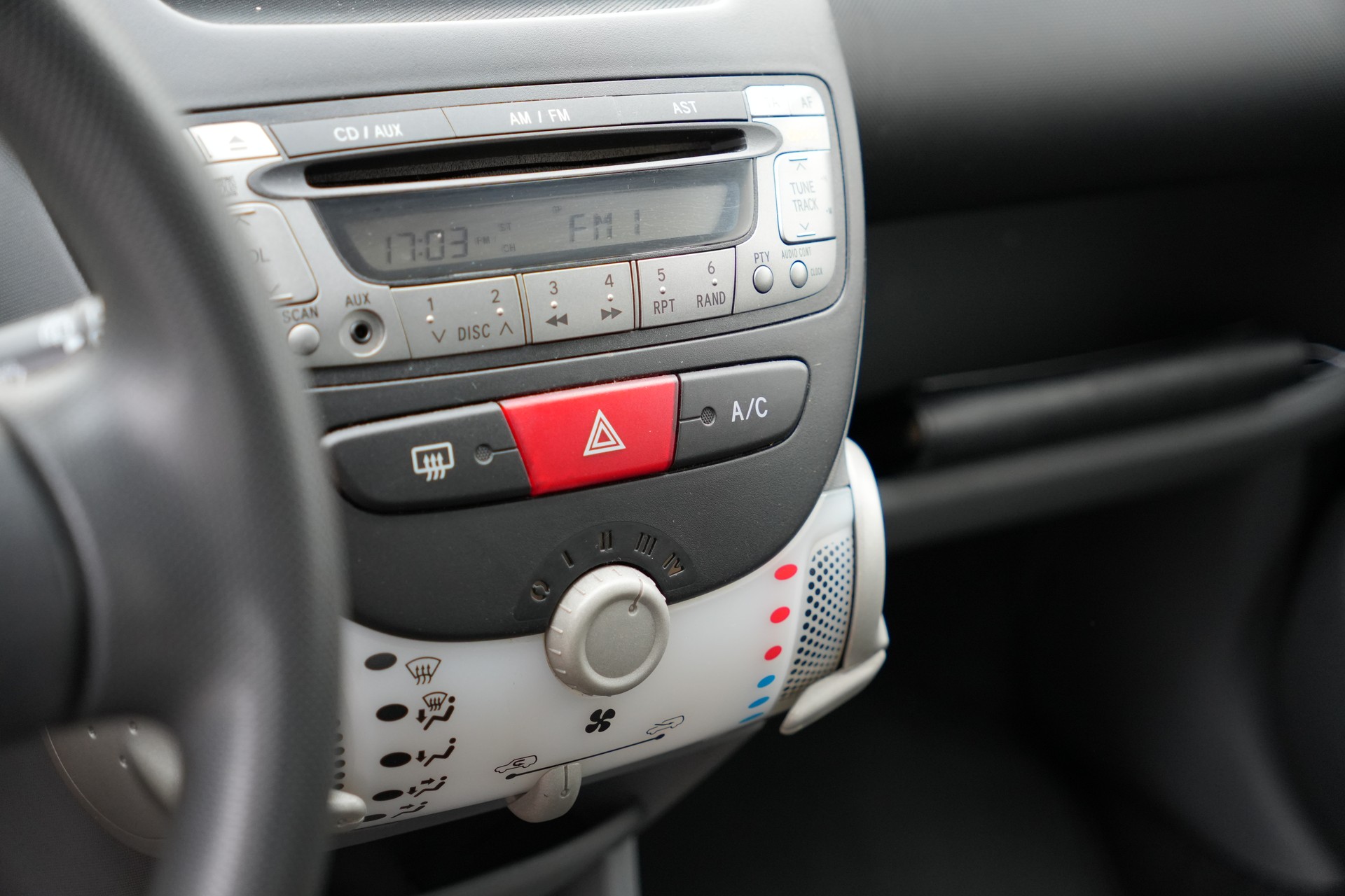TOYOTA Aygo 1.0 Linea Terra-image-8