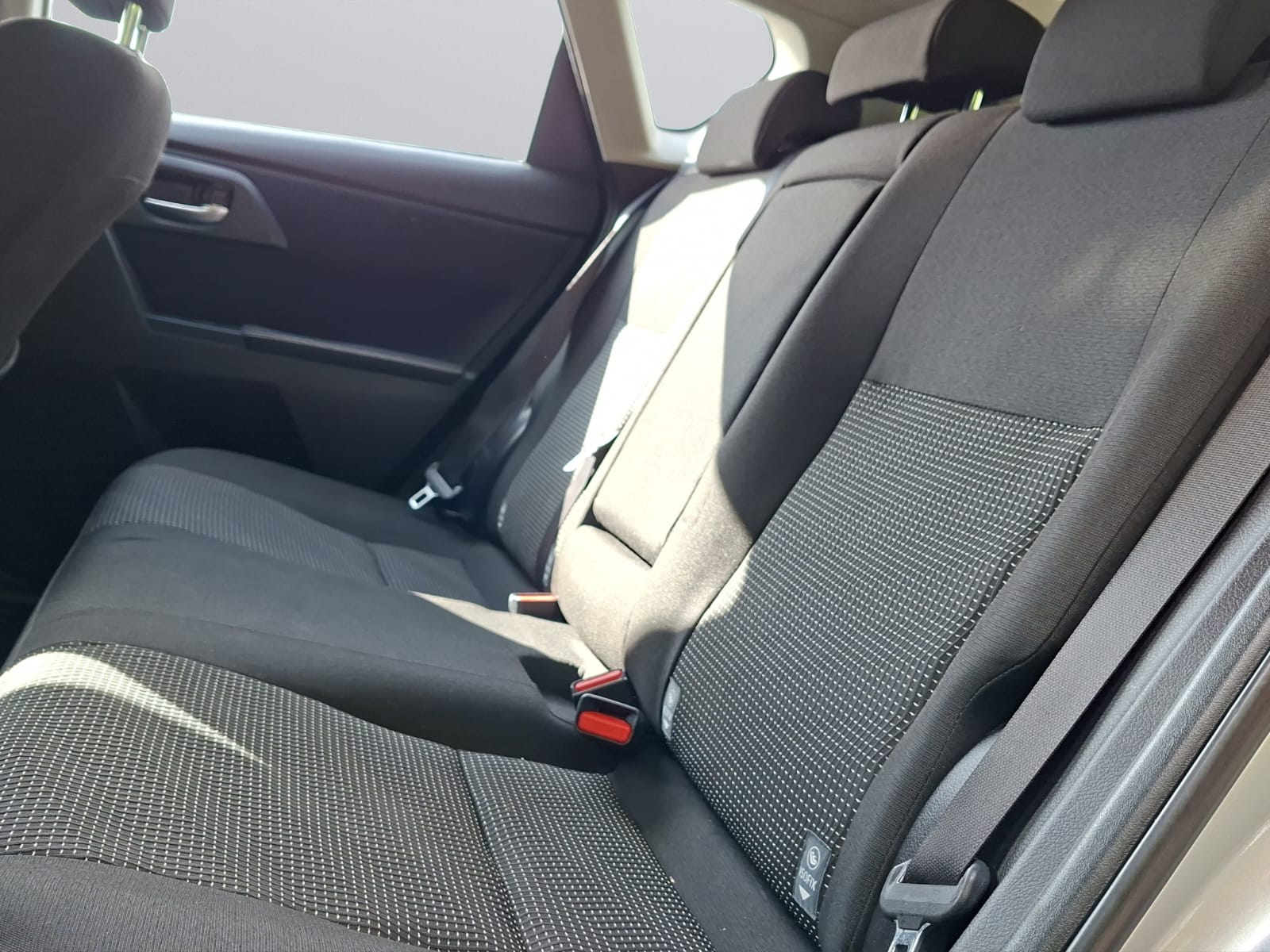 TOYOTA Auris 1.8 16V HSD Linea Luna-image-9