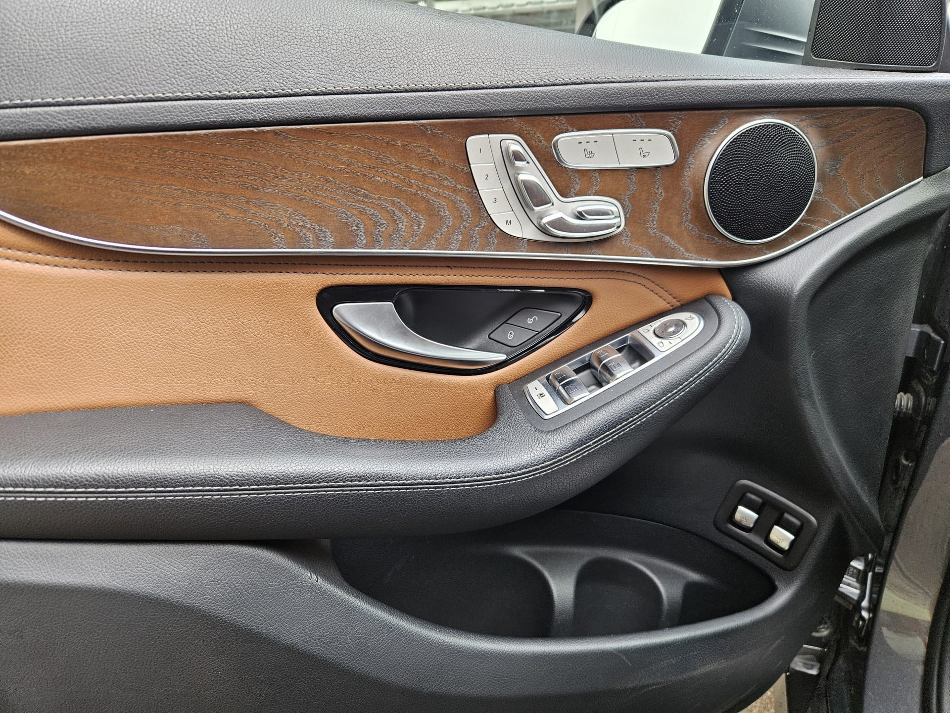 MERCEDES-BENZ GLC 250 d Exclusive 4Matic 9G-Tronic-image-11