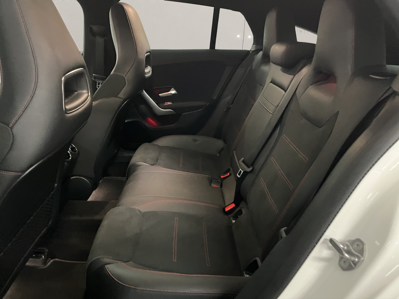 MERCEDES-BENZ CLA-Klasse X118 Shooting Brake CLA 200 AMG Line-image-13