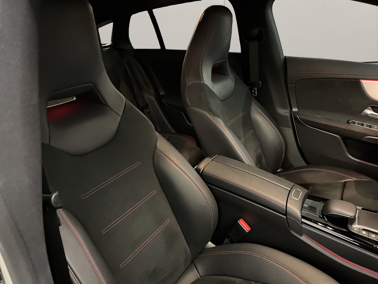 MERCEDES-BENZ CLA-Klasse X118 Shooting Brake CLA 200 AMG Line-image-14