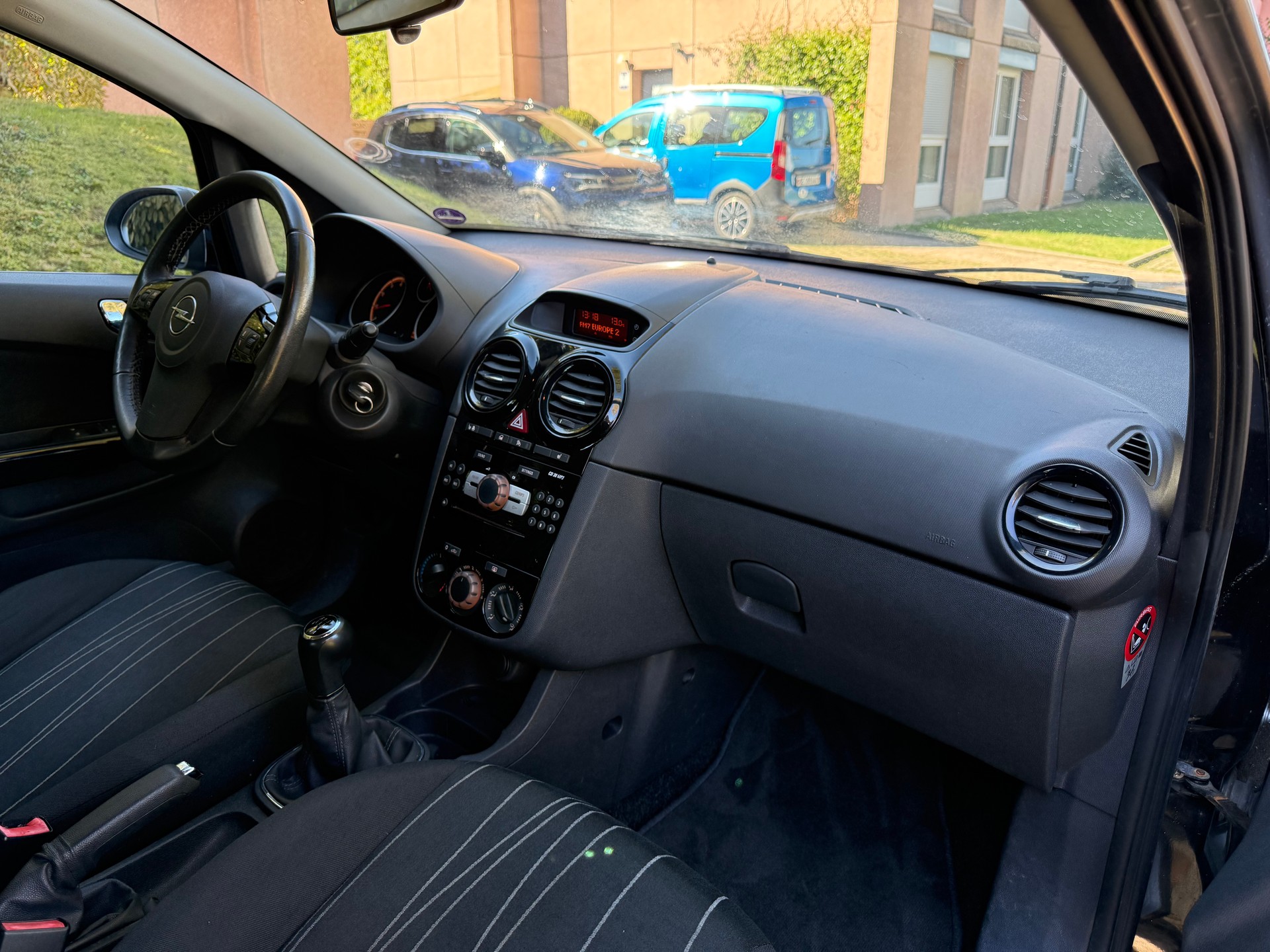 OPEL Corsa 1.4 TP Color Edition-image-10