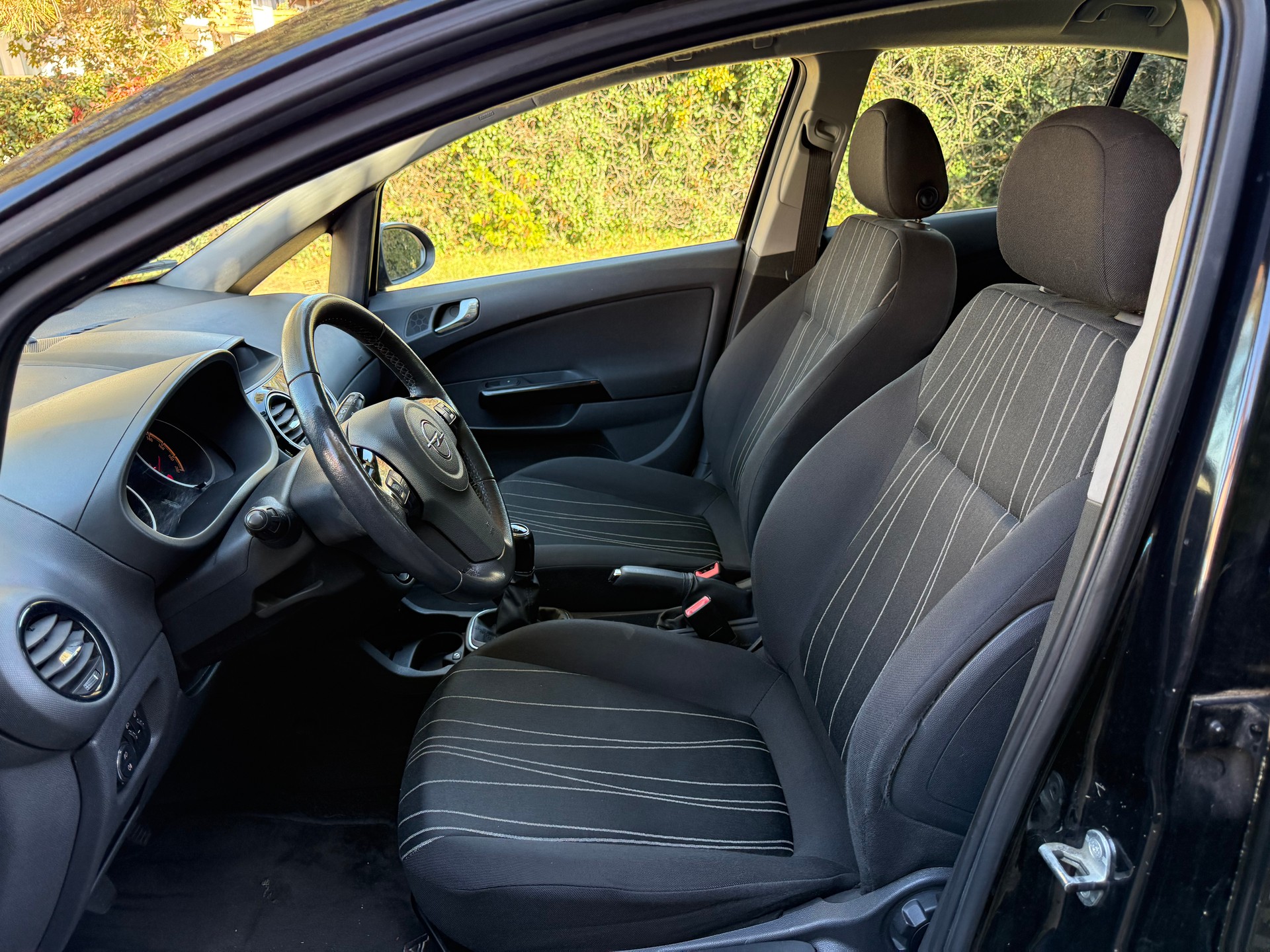 OPEL Corsa 1.4 TP Color Edition-image-9