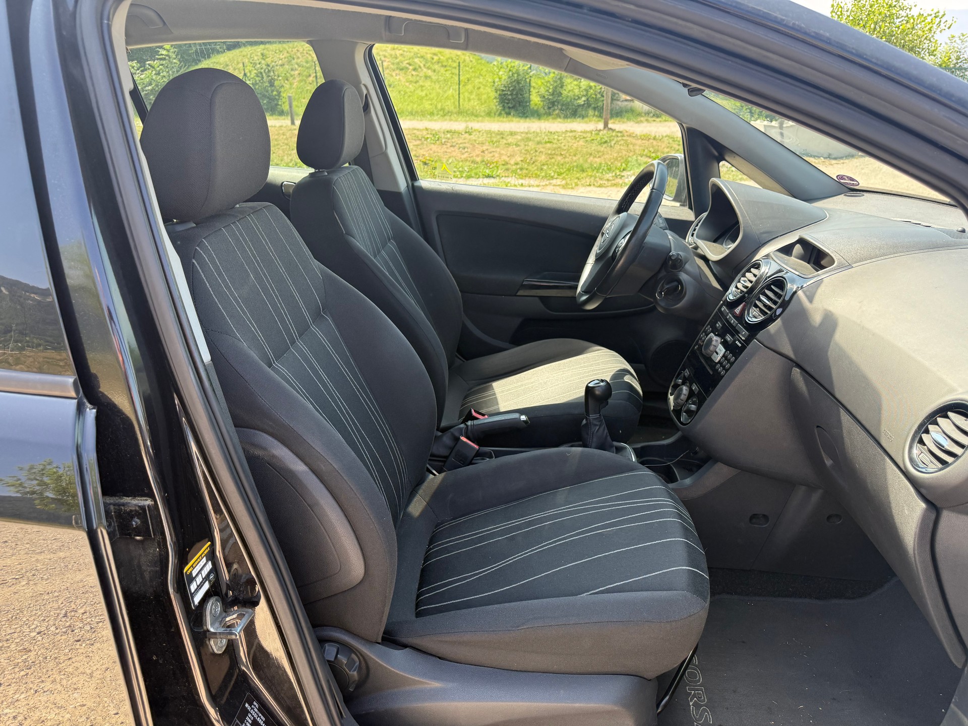 OPEL Corsa 1.4 TP Color Edition-image-11
