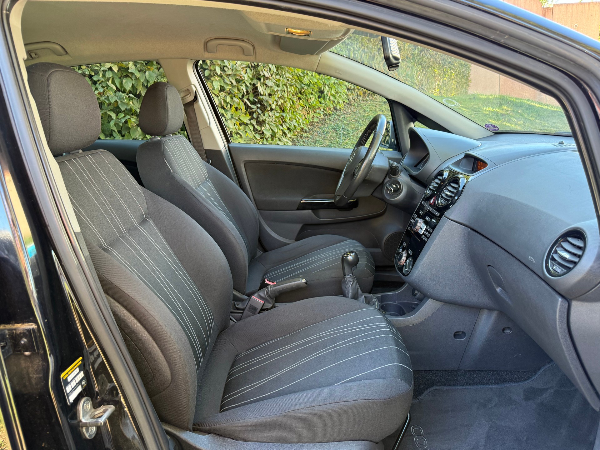 OPEL Corsa 1.4 TP Color Edition-image-11