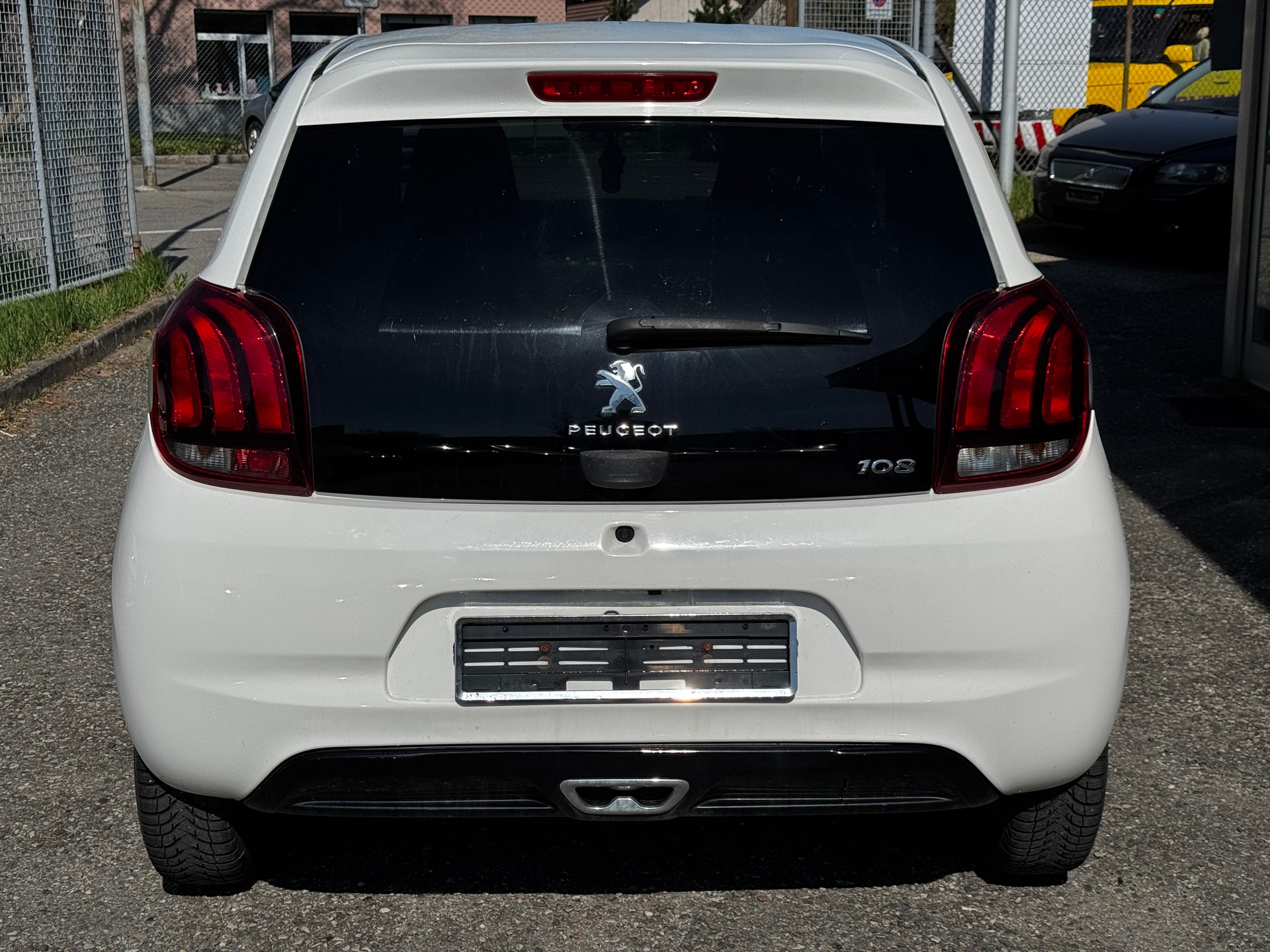 PEUGEOT 108 1.2 VTi Allure Top-image-4