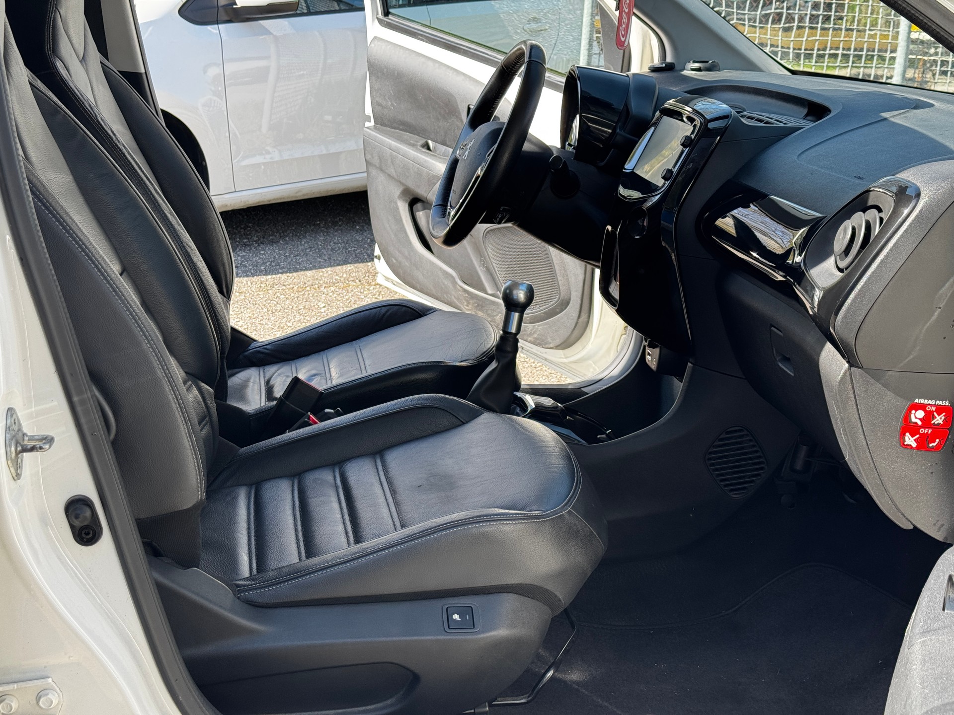 PEUGEOT 108 1.2 VTi Allure Top-image-9