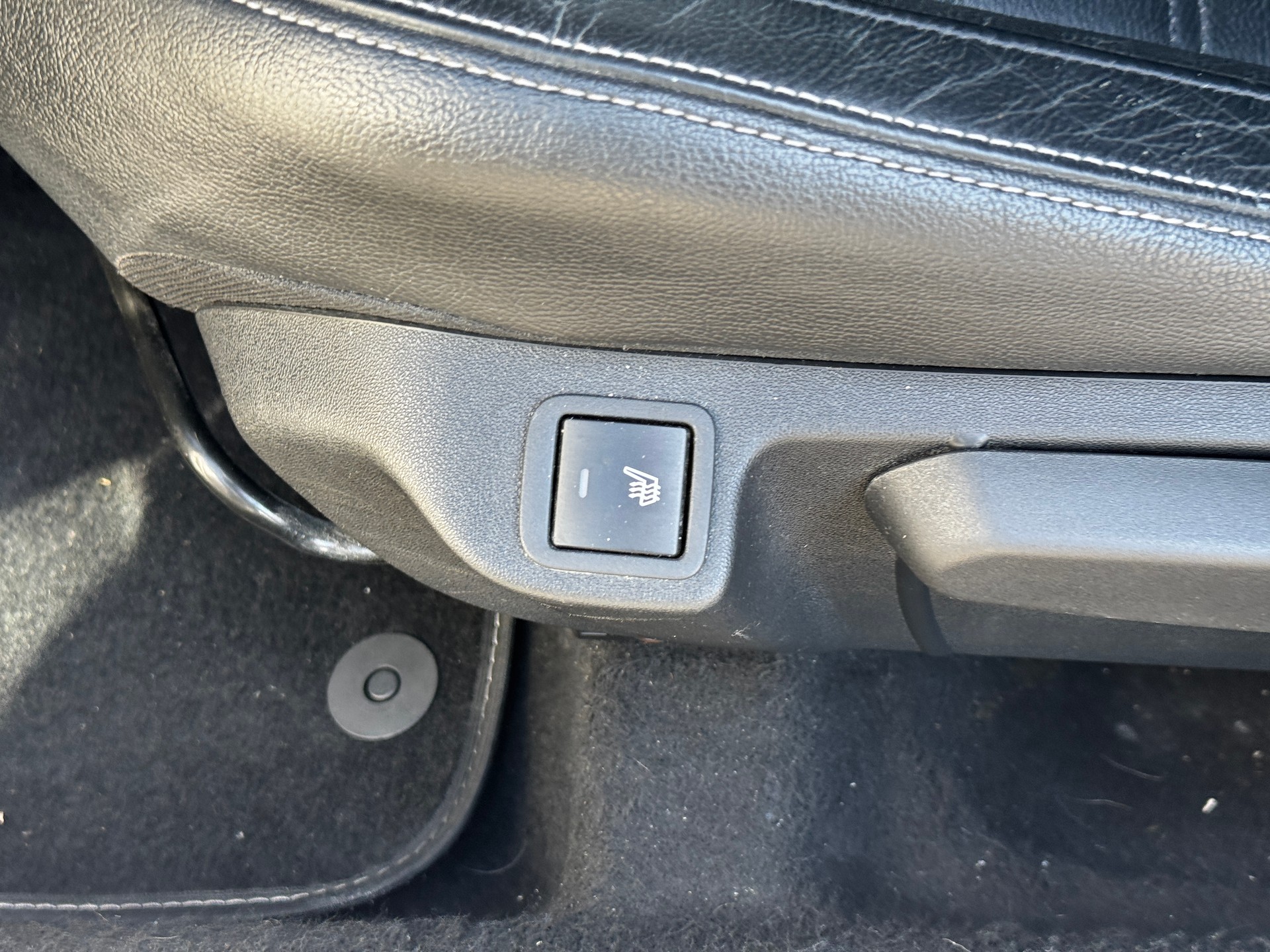 PEUGEOT 108 1.2 VTi Allure Top-image-8