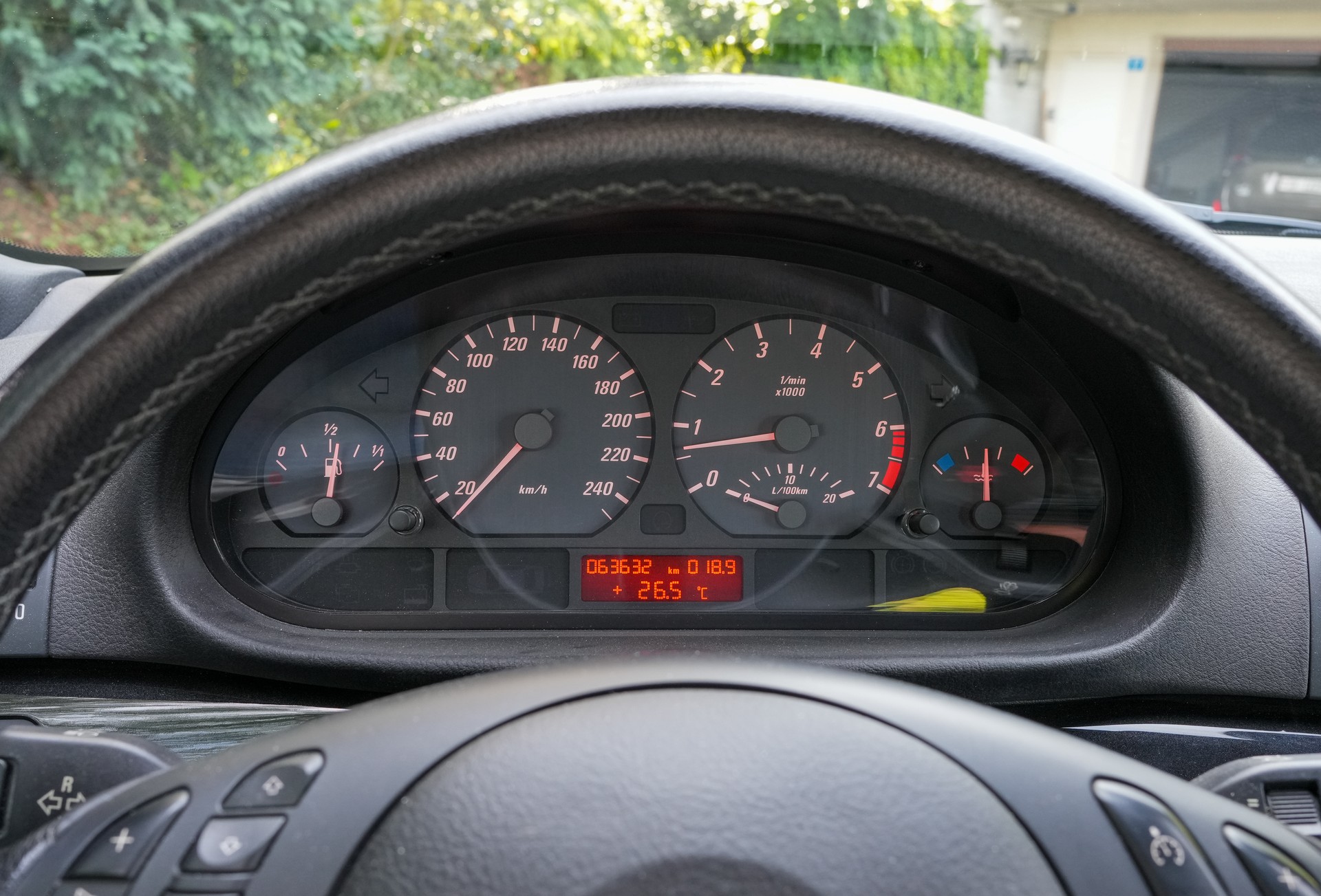BMW 325Ci-image-9