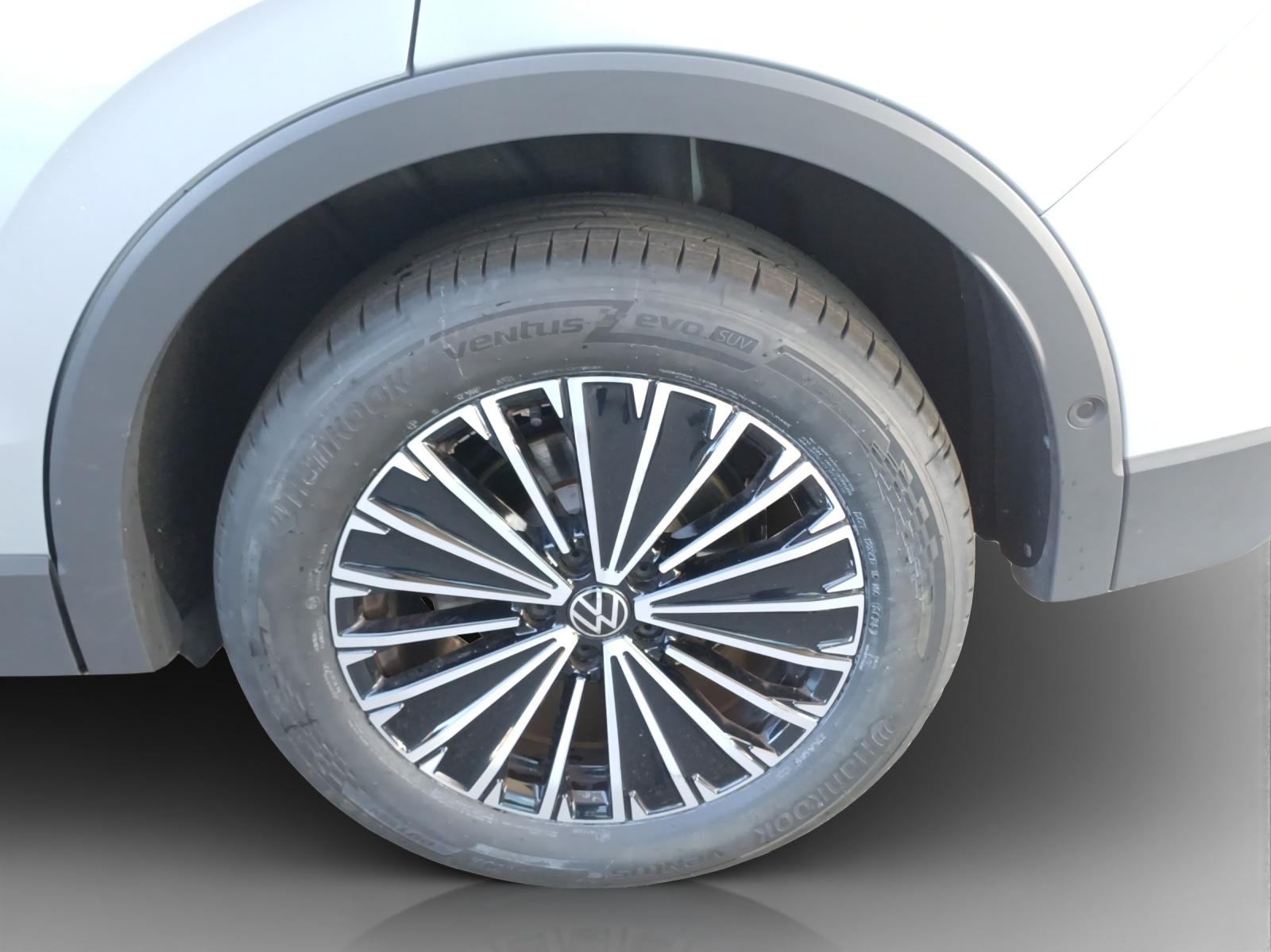 VW Tiguan 2.0 TSI DSG Elegance 4Motion-image-13