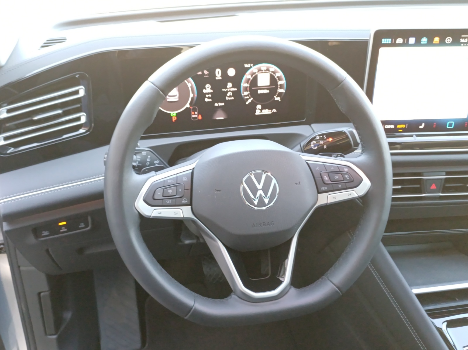 VW Tiguan 2.0 TSI DSG Elegance 4Motion-image-9
