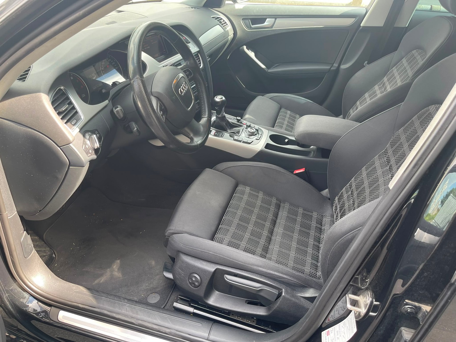AUDI A4 Avant 1.8 TFSI-image-7