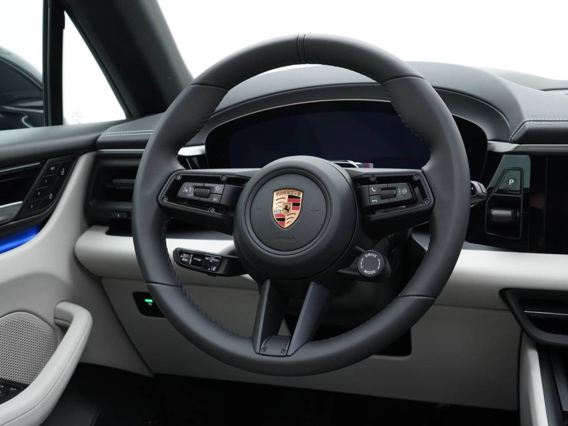 PORSCHE Macan 4S-image-16