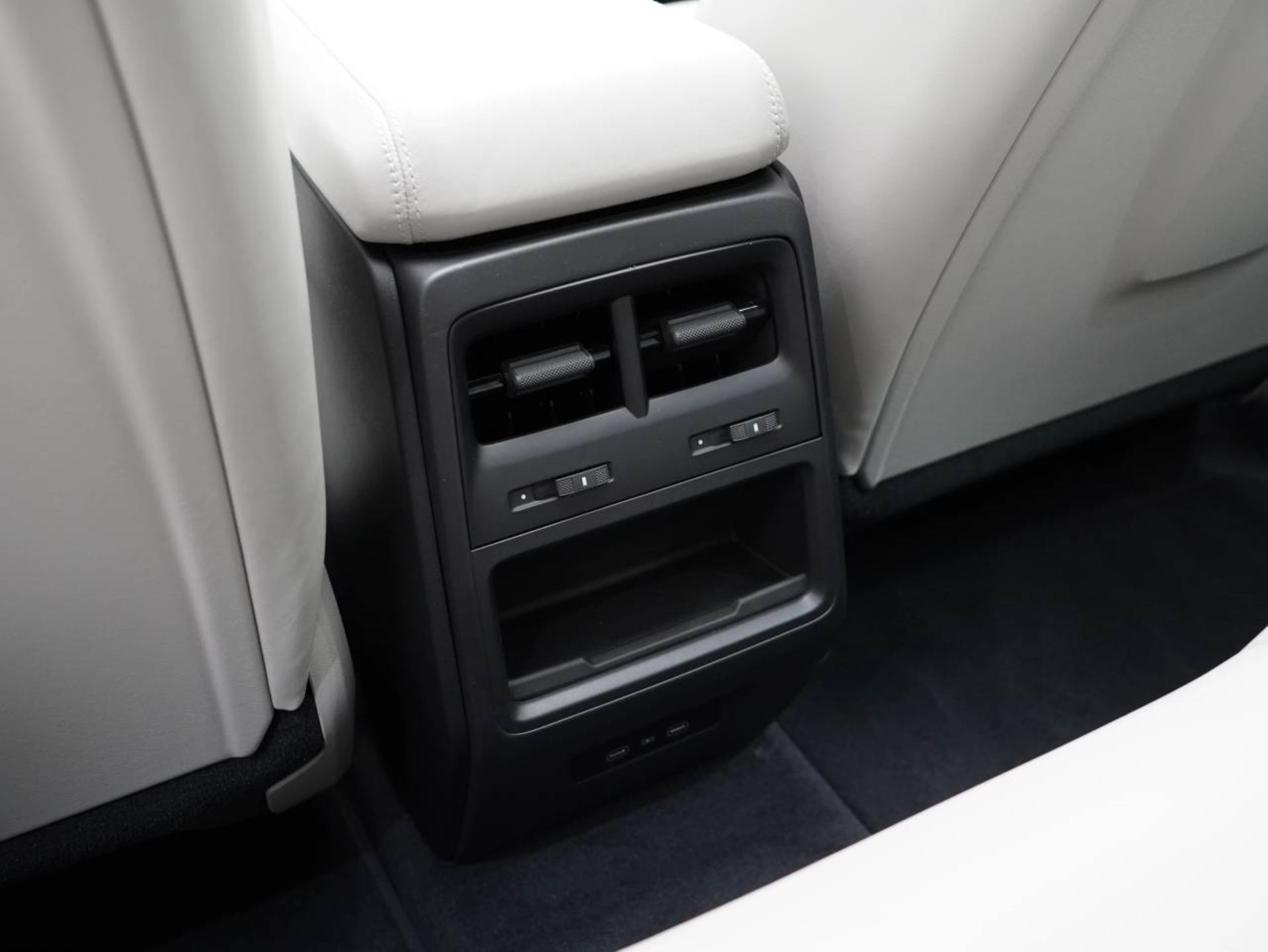 PORSCHE Macan 4S-image-29