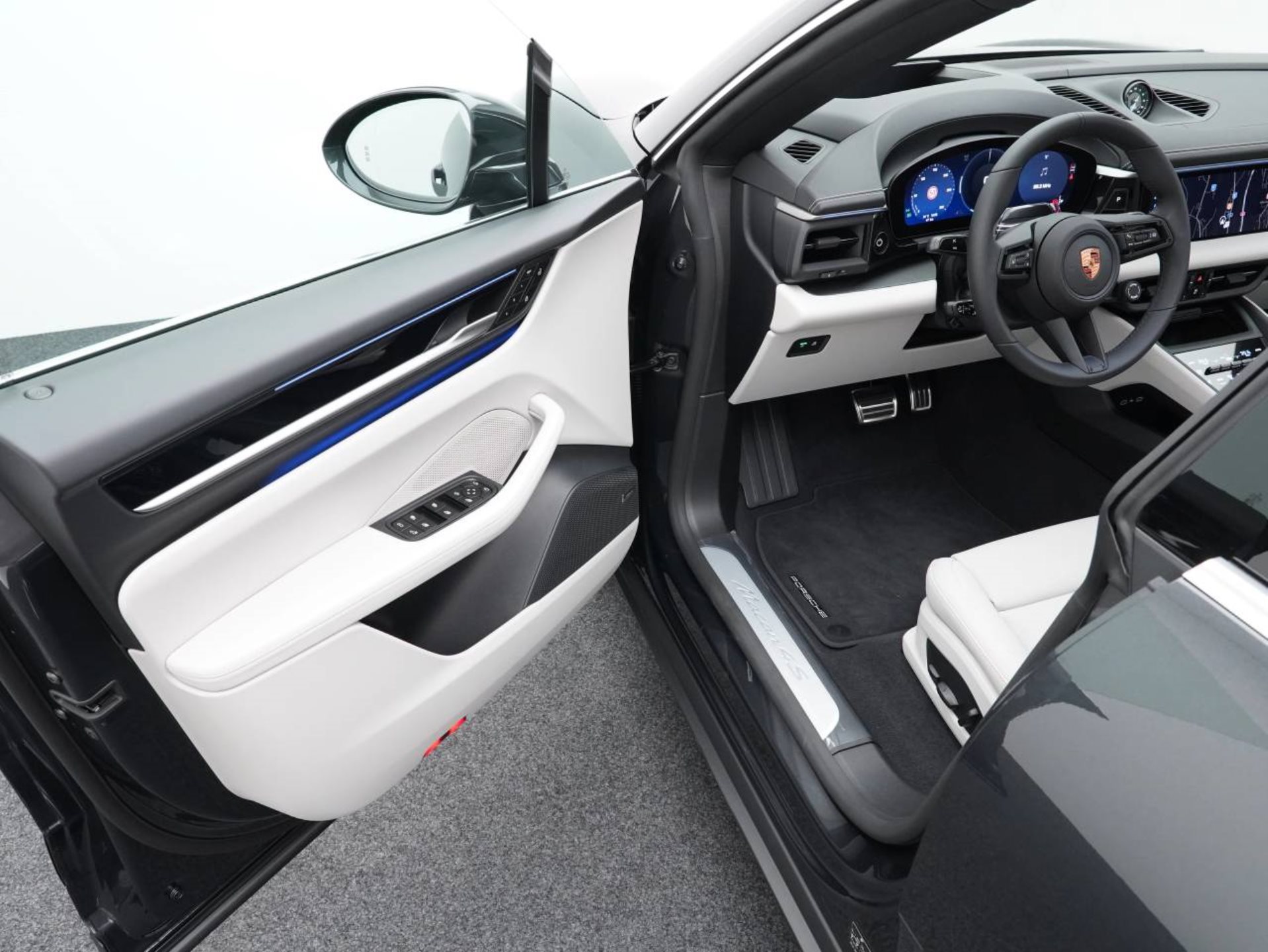 PORSCHE Macan 4S-image-3
