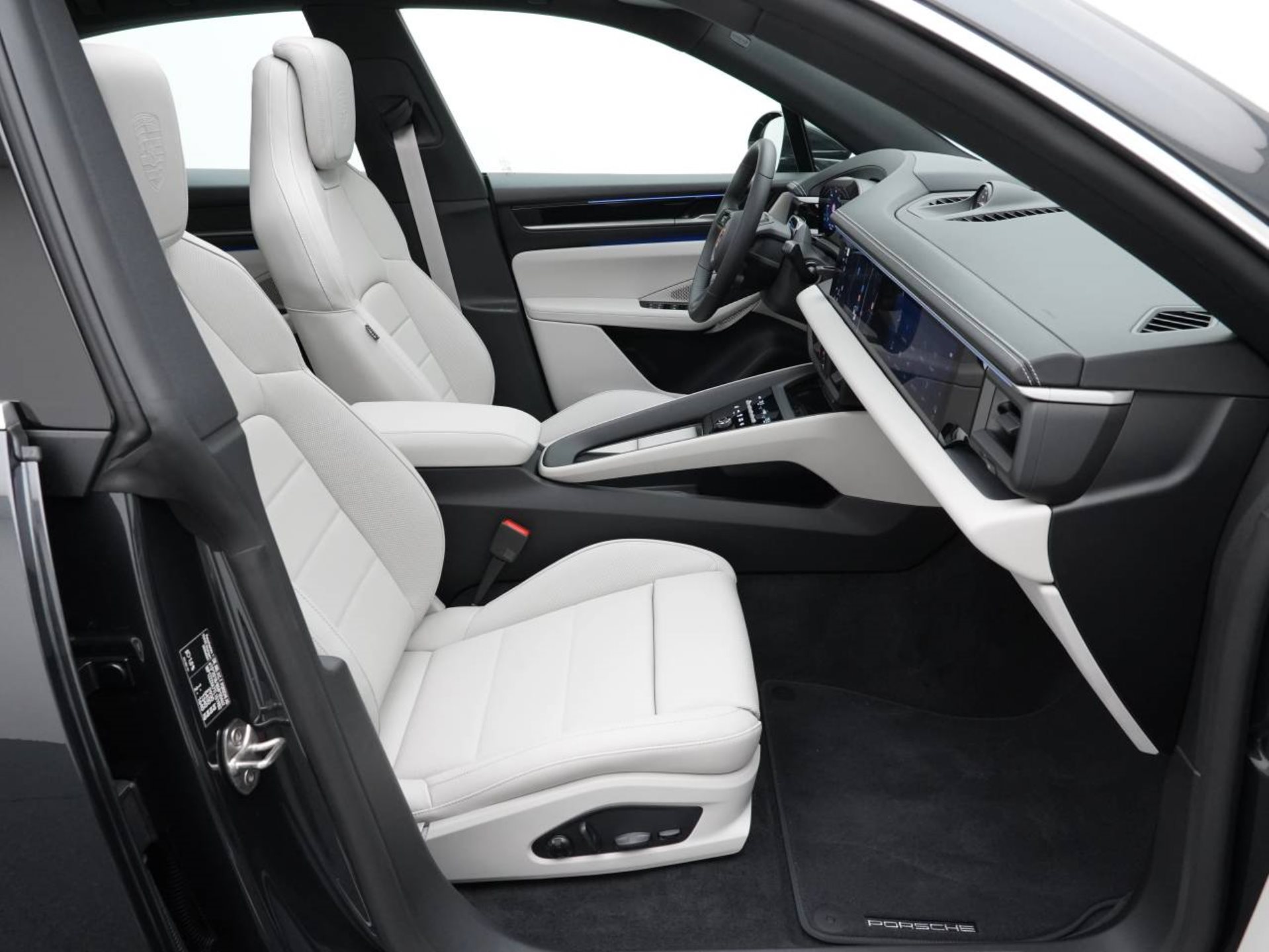 PORSCHE Macan 4S-image-25