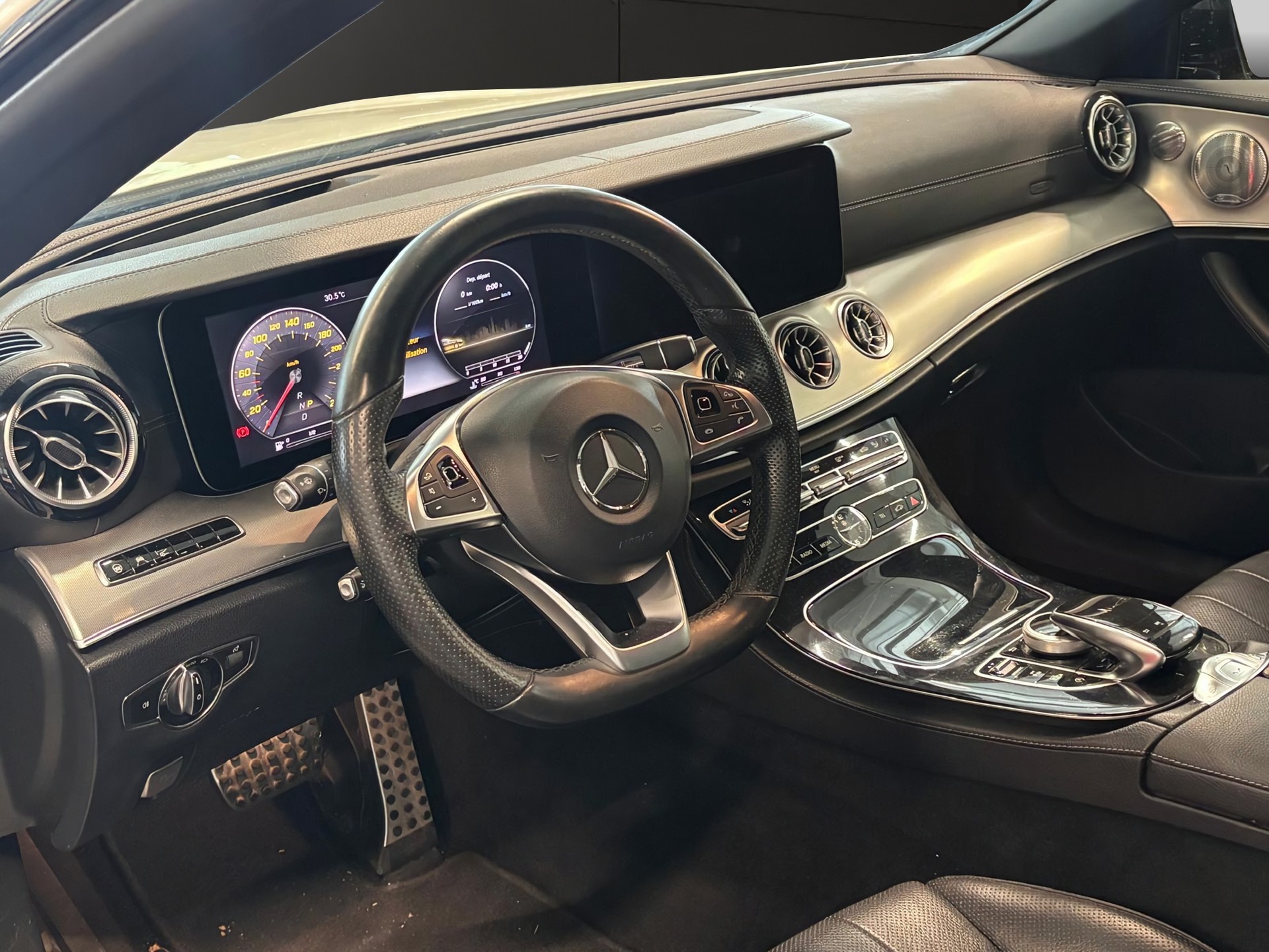 MERCEDES-BENZ E 400 Cabriolet AMG Line 4 Matic 9G-Tronic-image-9