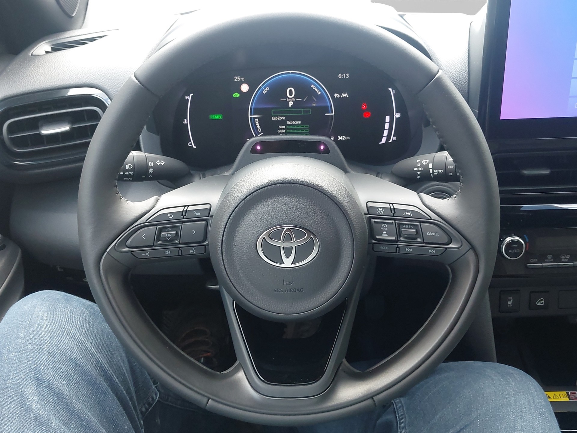 TOYOTA Yaris Cross 1.5 VVT-i HSD Trend AWD-i-image-9