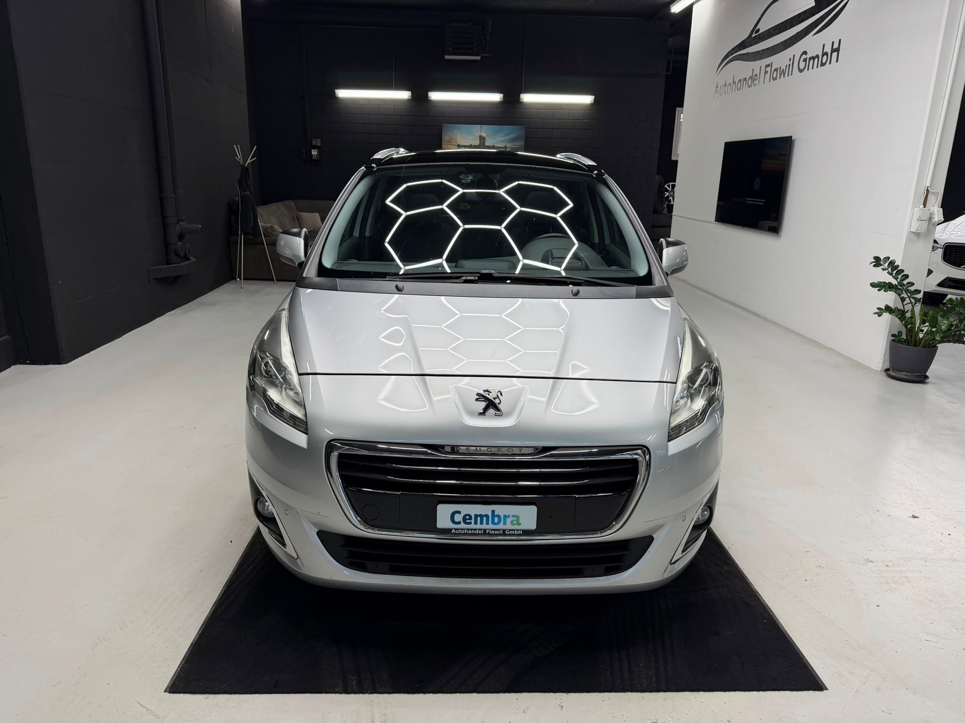 PEUGEOT 5008 1.6 THP Allure Tiptronic-image-1