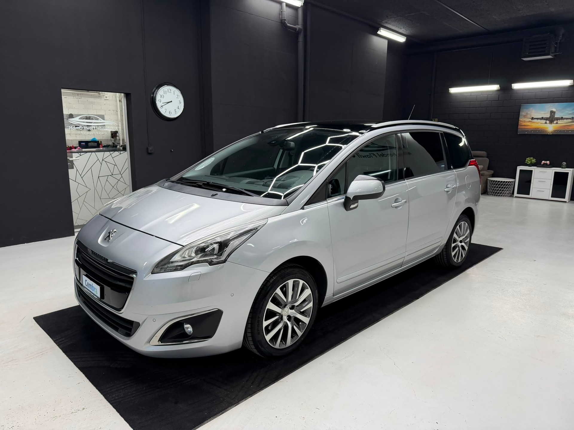 PEUGEOT 5008 1.6 THP Allure Tiptronic-image-2