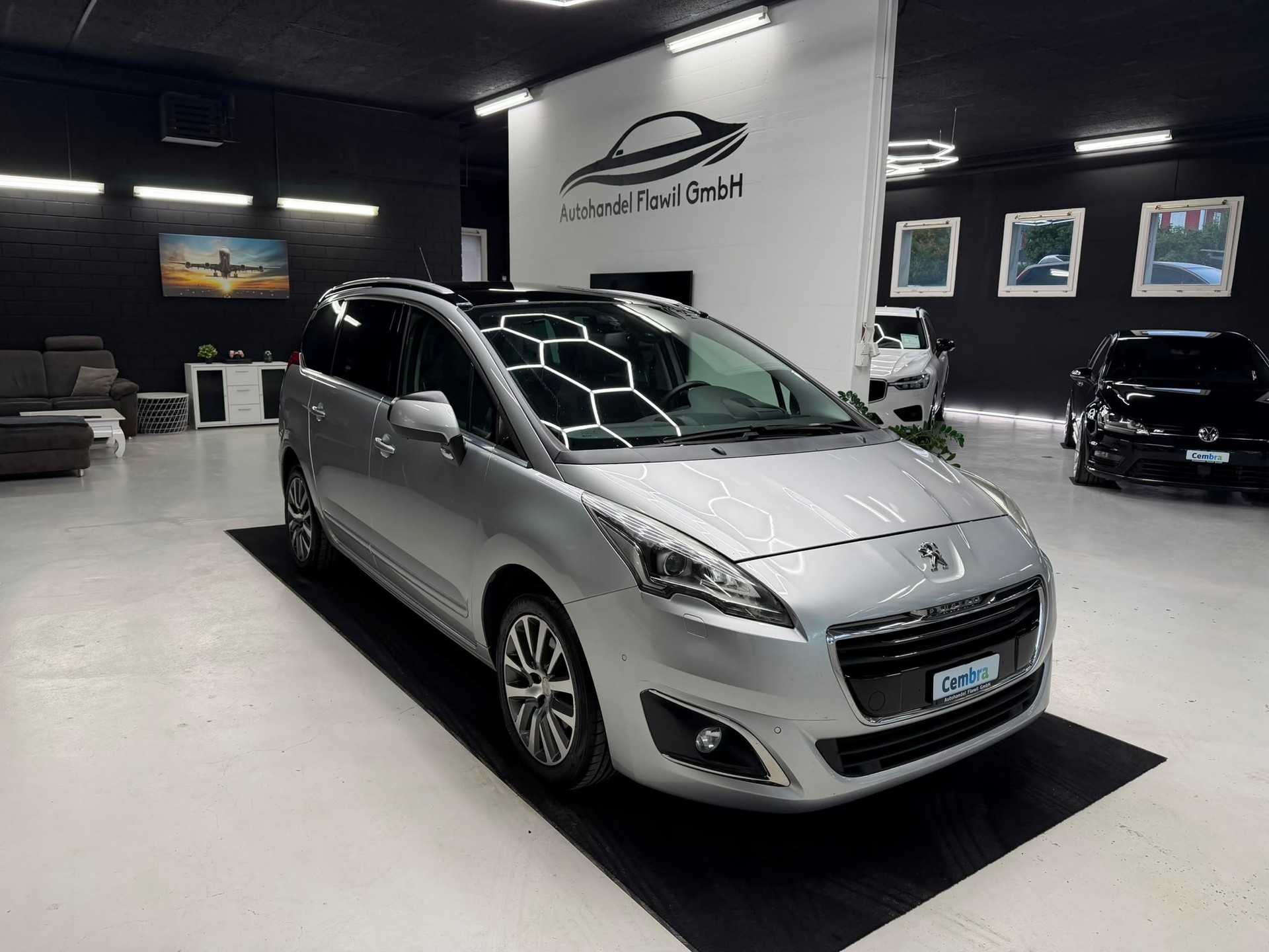 PEUGEOT 5008 1.6 THP Allure Tiptronic-image-0