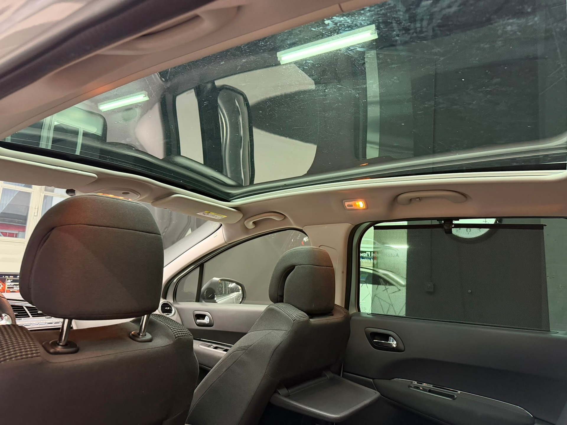 PEUGEOT 5008 1.6 THP Allure Tiptronic-image-5