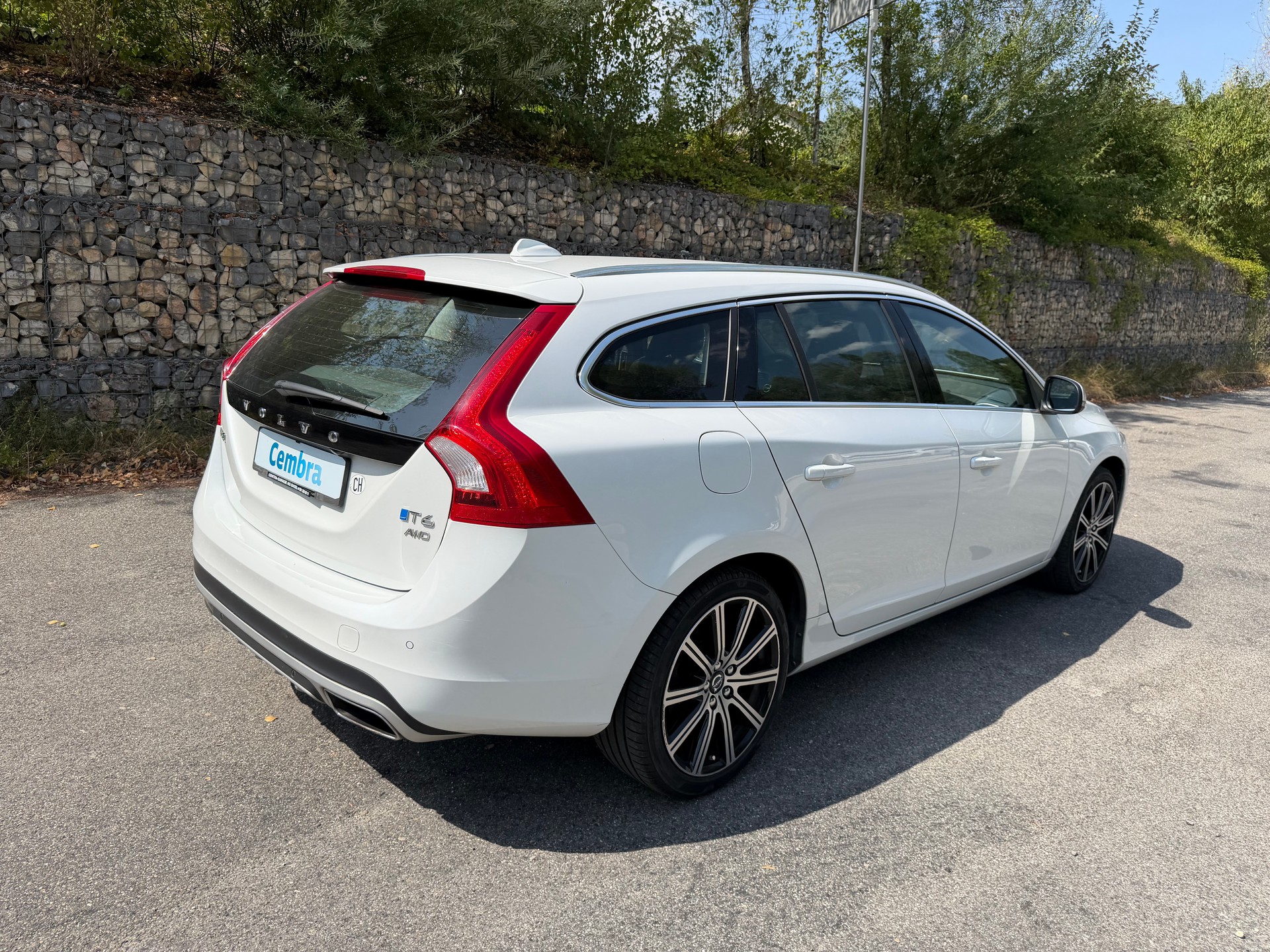 VOLVO V60 T6 AWD Summum Geartronic-image-4