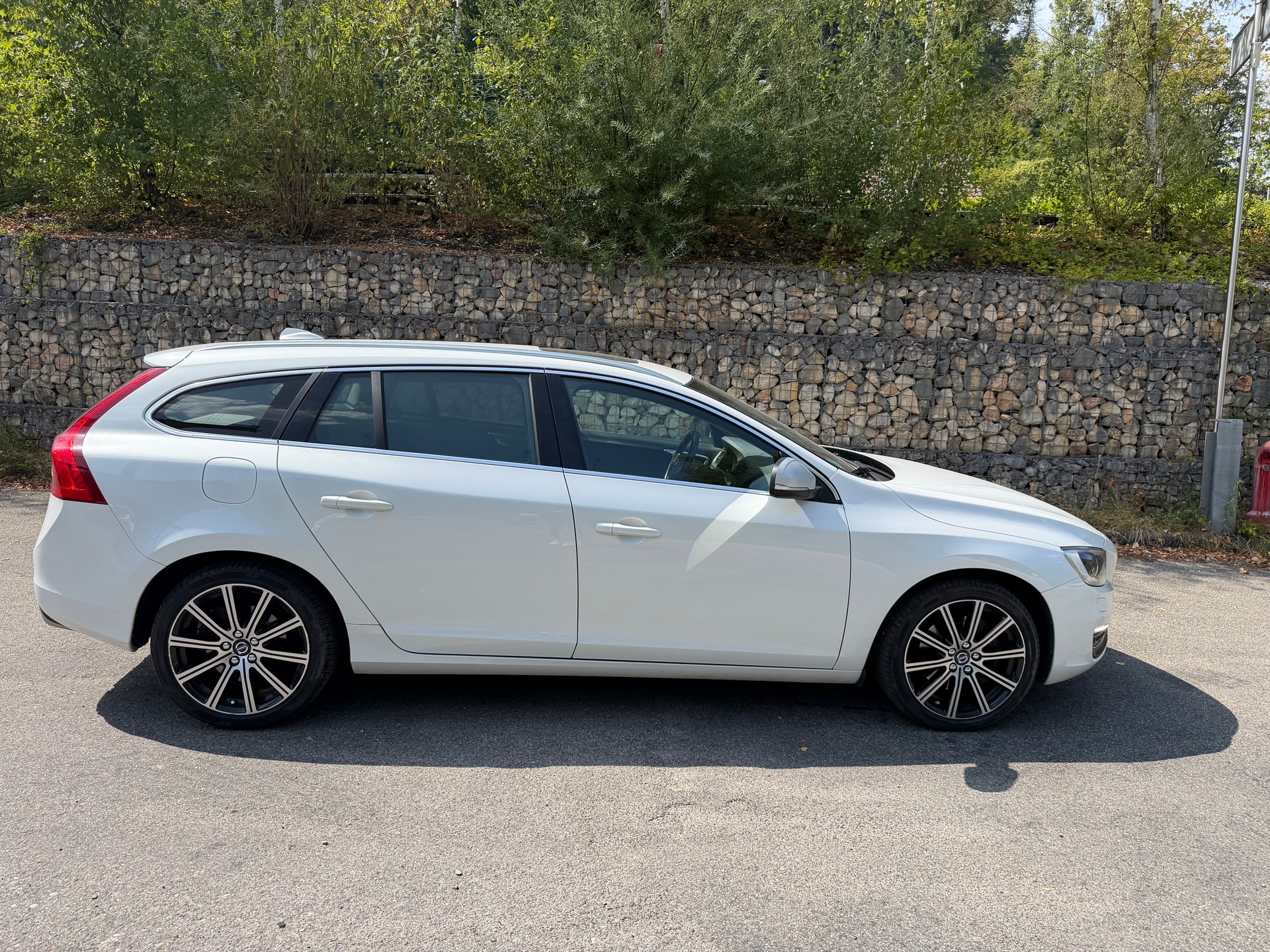 VOLVO V60 T6 AWD Summum Geartronic-image-3