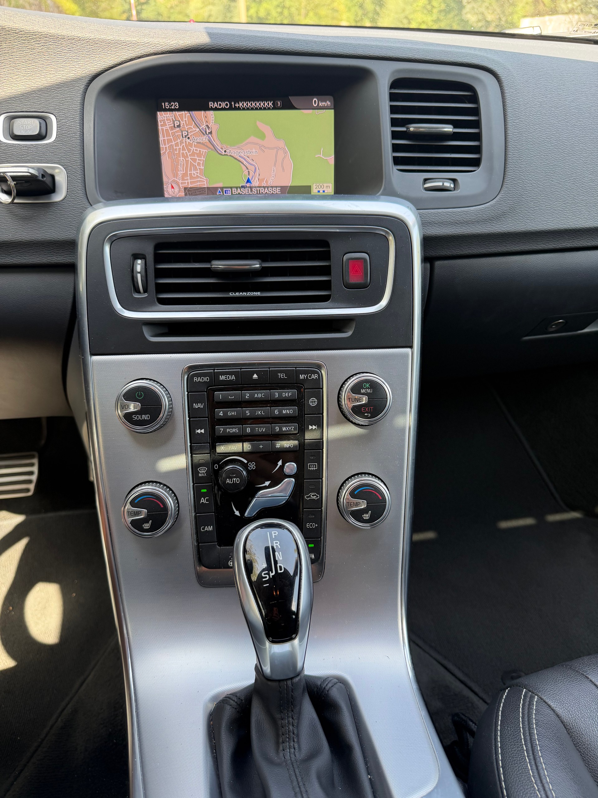VOLVO V60 T6 AWD Summum Geartronic-image-10