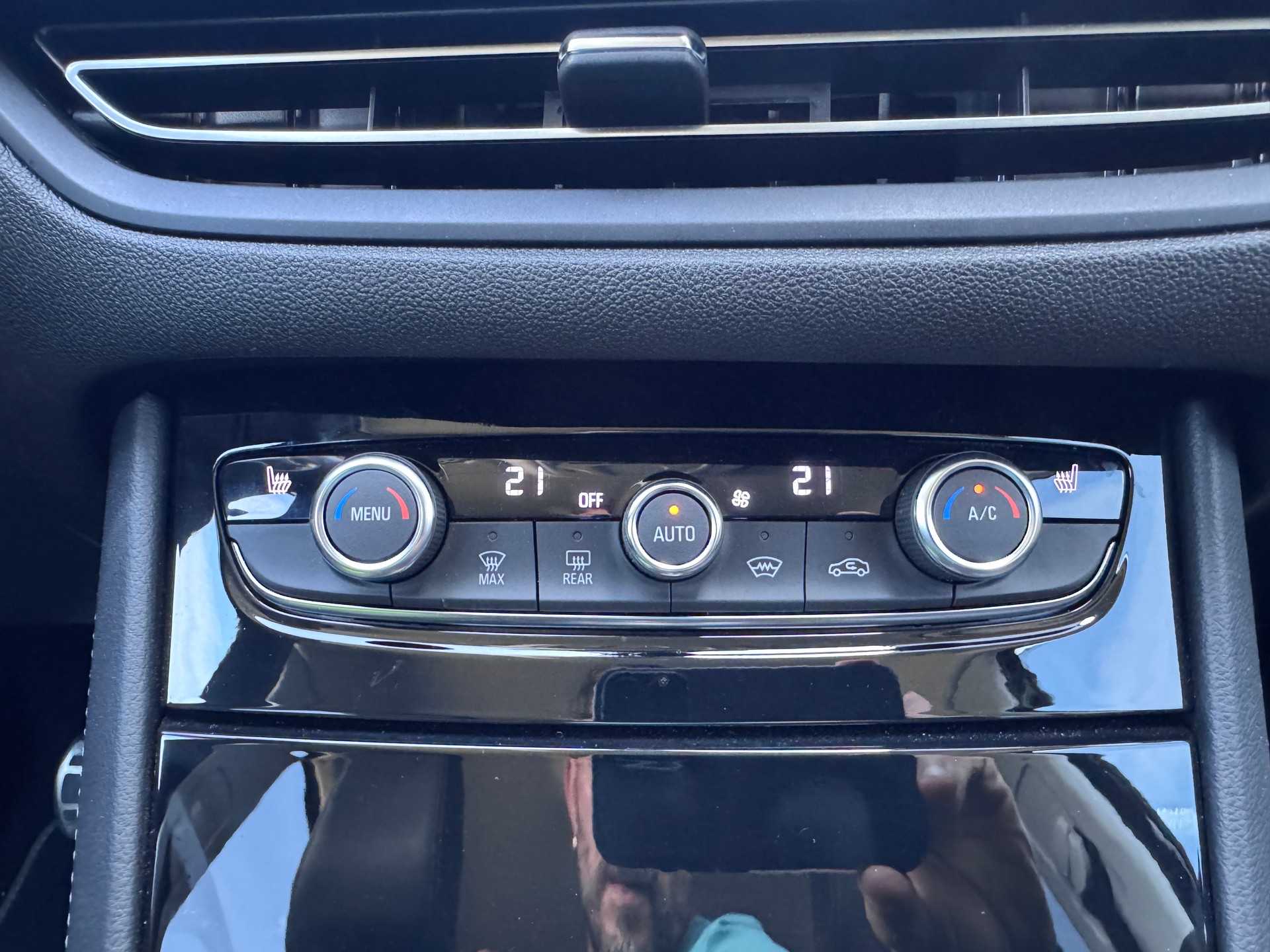 OPEL Grandland 1.2i TP GS Line+Automat+Navigation+Bluetooth+Rückfahrkamera+ACC+Getönte Scheiben+Sitz-/Lenkradheizung+LED +-image-18