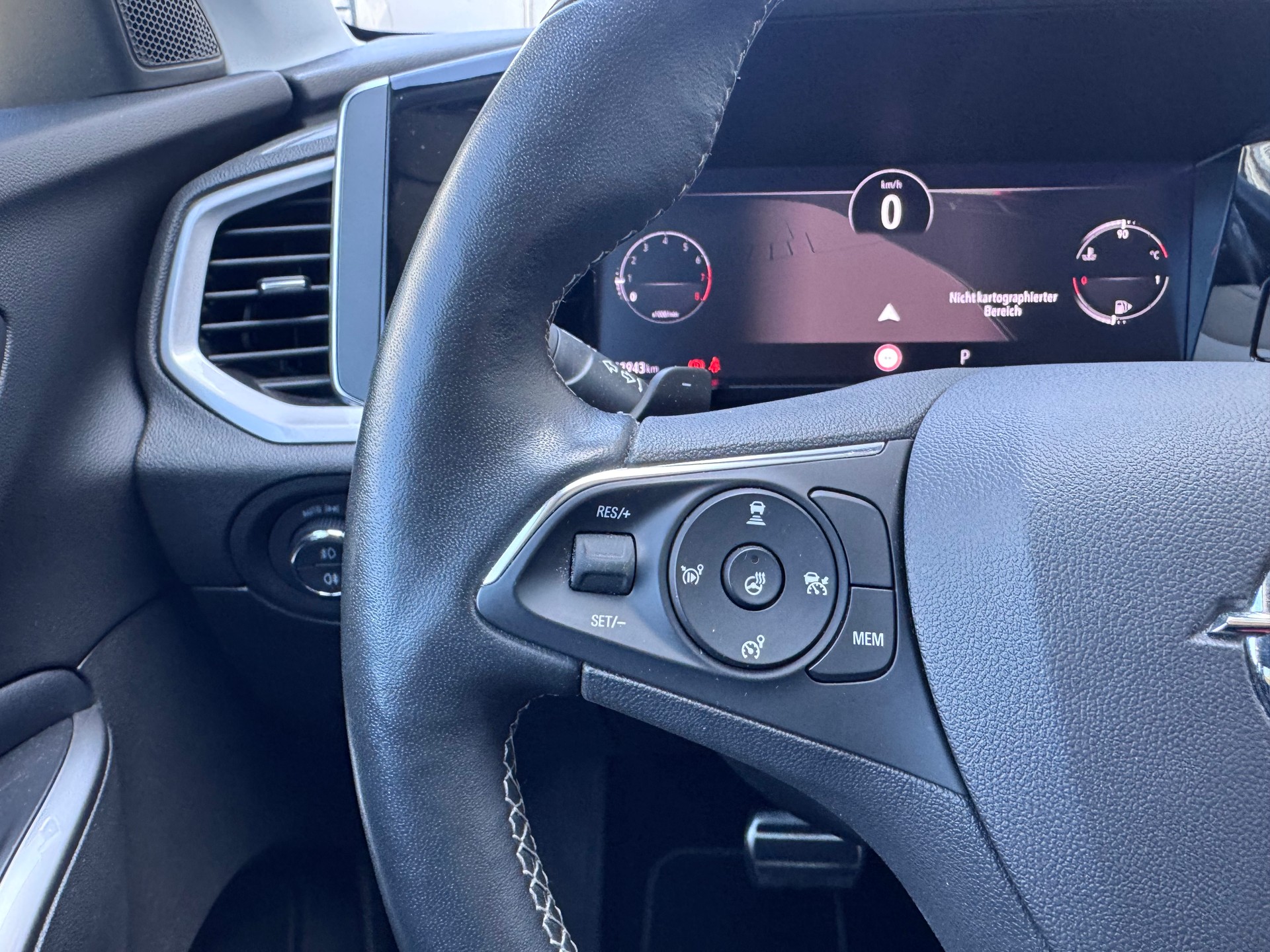 OPEL Grandland 1.2i TP GS Line+Automat+Navigation+Bluetooth+Rückfahrkamera+ACC+Getönte Scheiben+Sitz-/Lenkradheizung+LED +-image-14