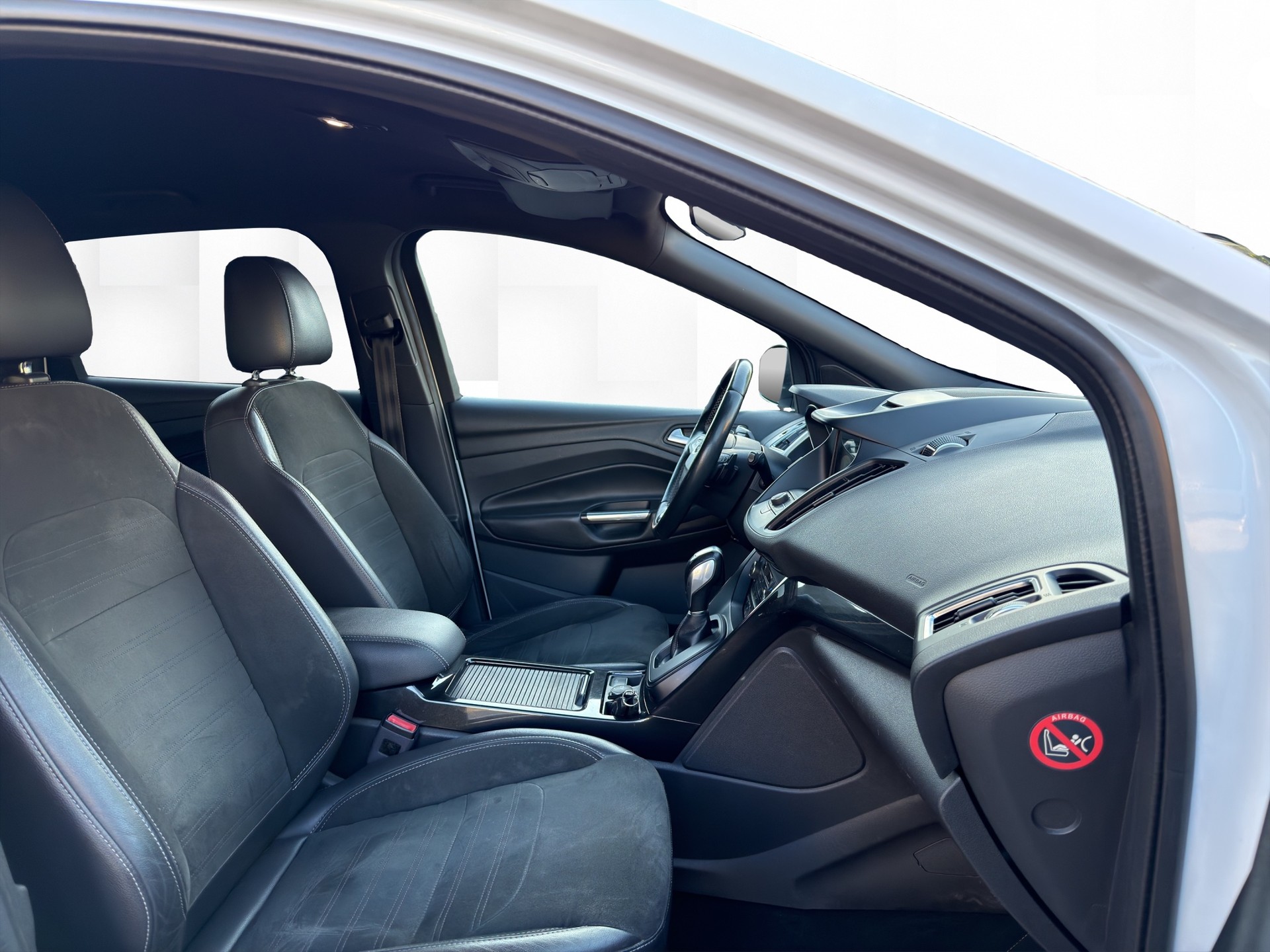 FORD Kuga 2.0 TDCi ST Line 4WD PowerShift-image-10