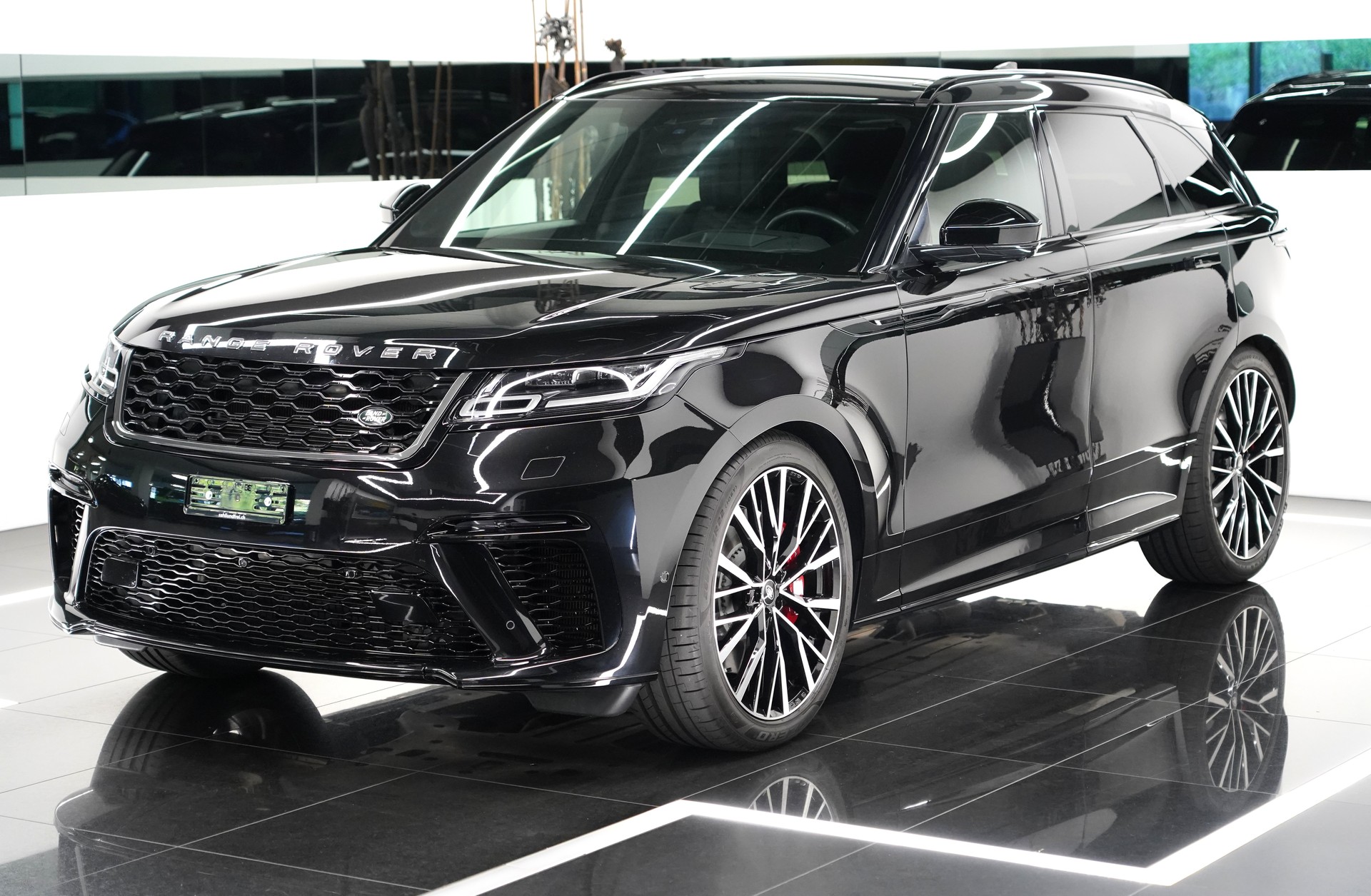 LAND ROVER RR Velar SVA-D-showroom-element-1