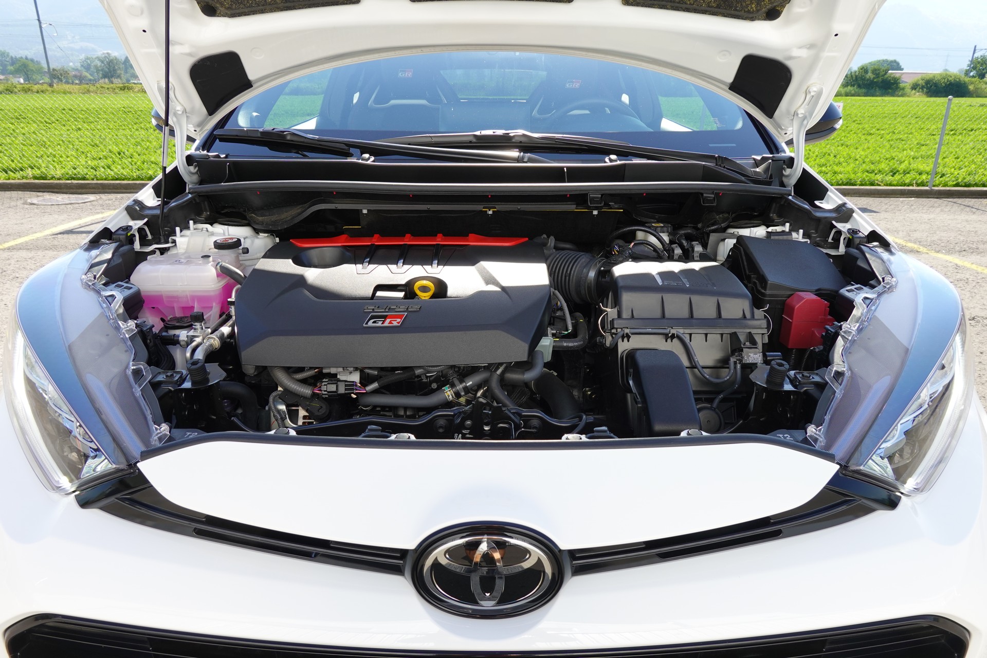 TOYOTA Yaris 1.6 GR Sport-image-0