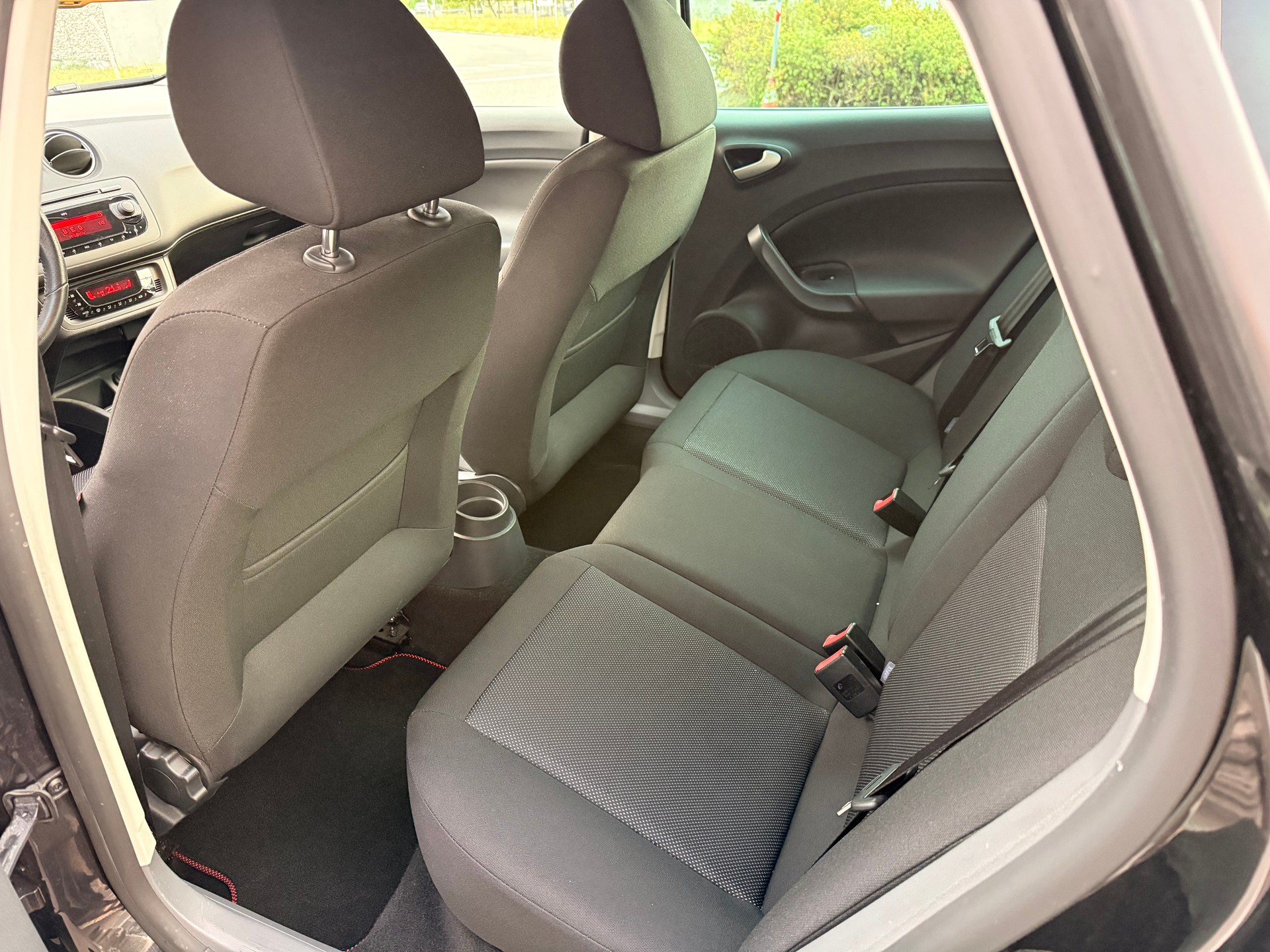 SEAT Ibiza 1.6 Sport-image-5