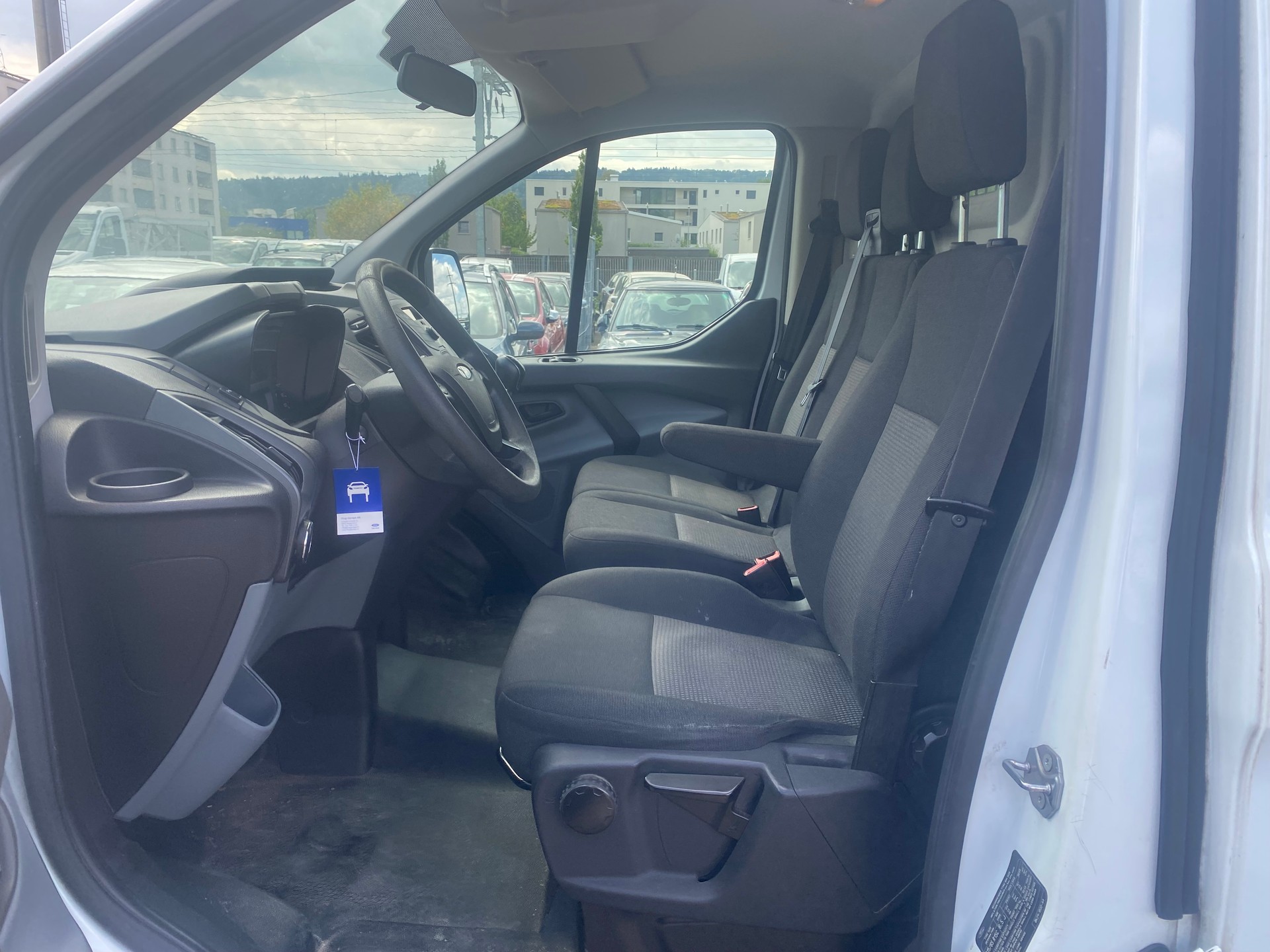 FORD Transit Custom Van 270 L1H1 Ambiente-image-10