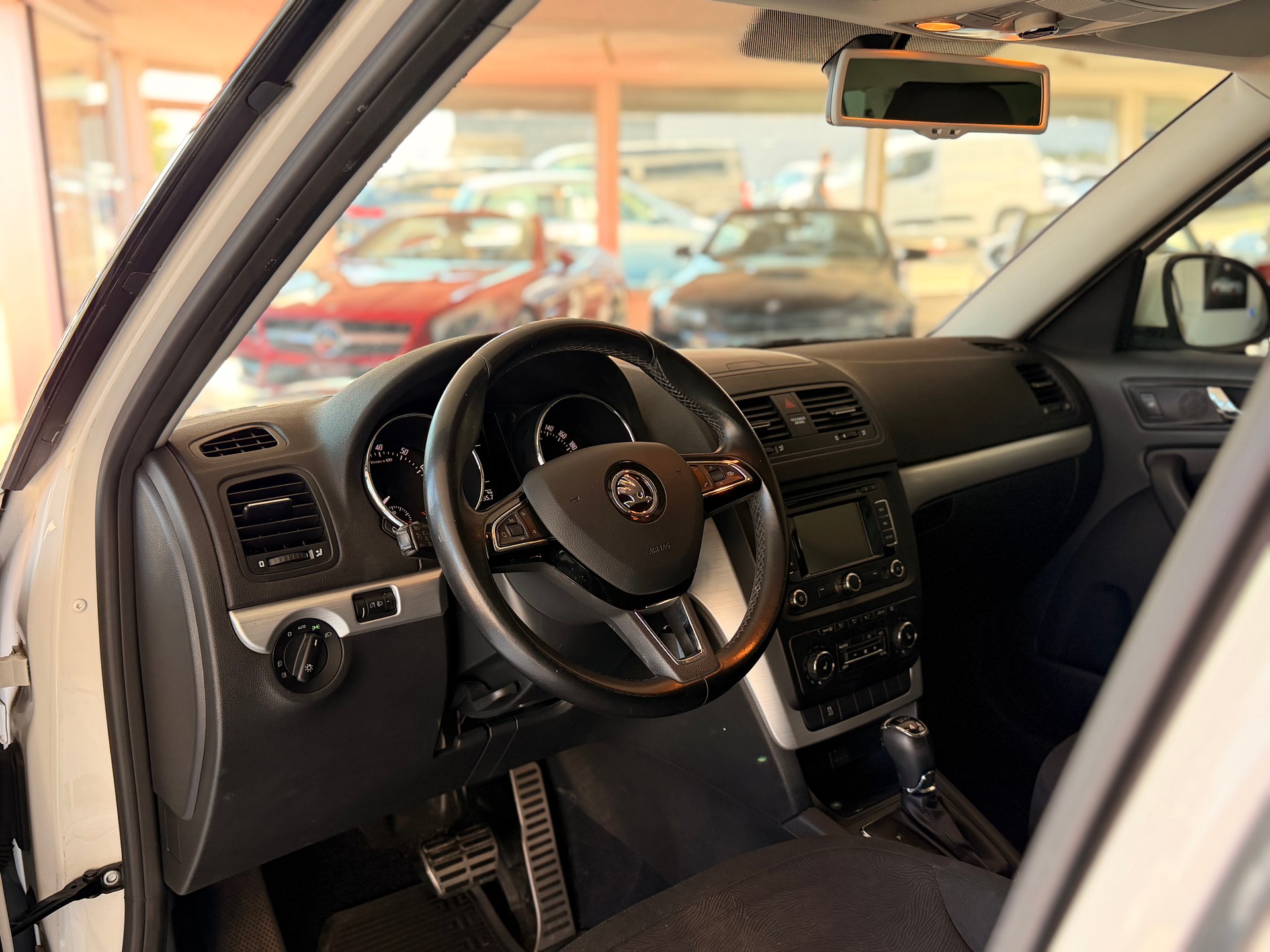 SKODA Yeti 1.8 TSI Ambition 4x4 DSG-image-13