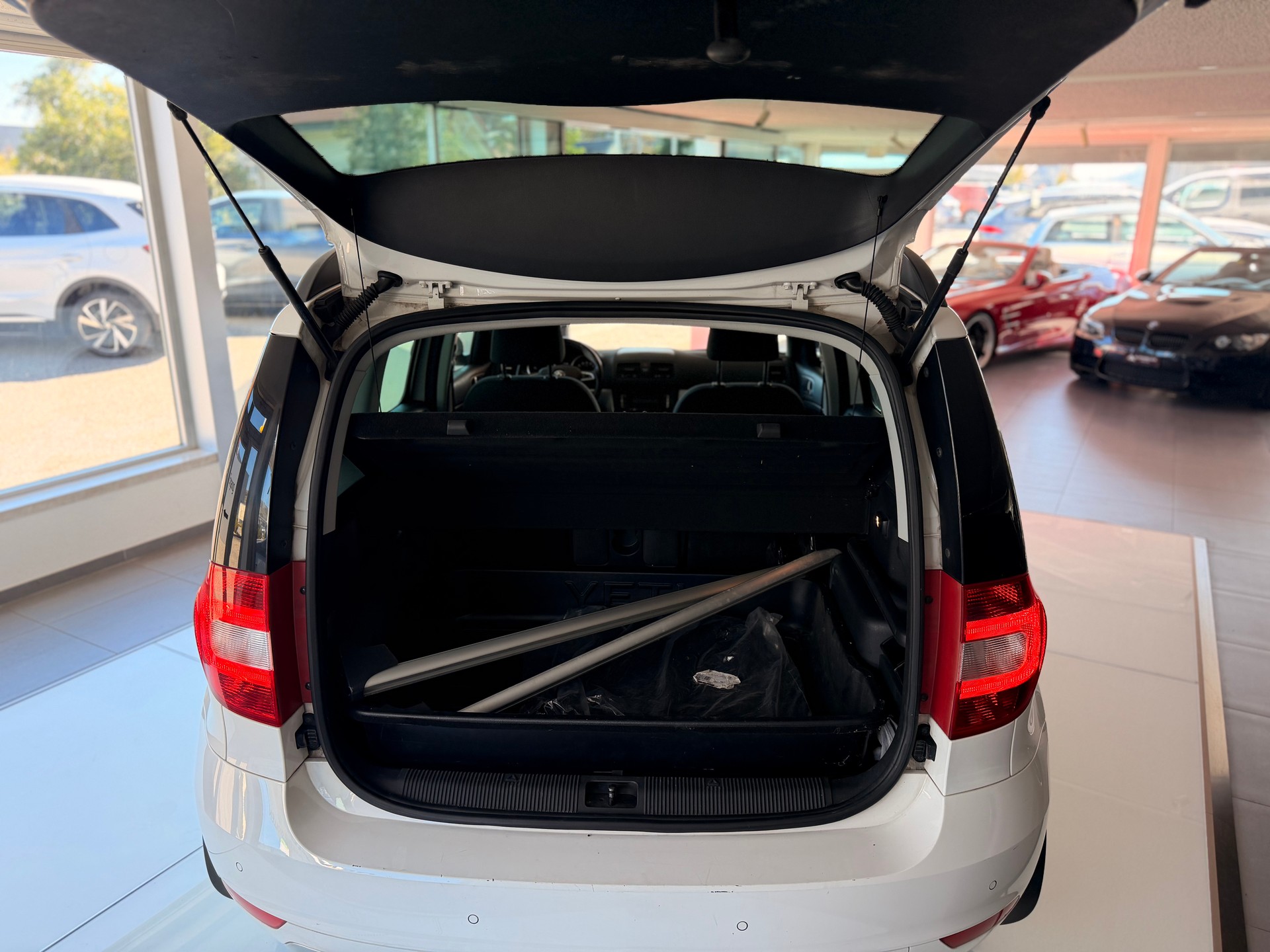 SKODA Yeti 1.8 TSI Ambition 4x4 DSG-image-15