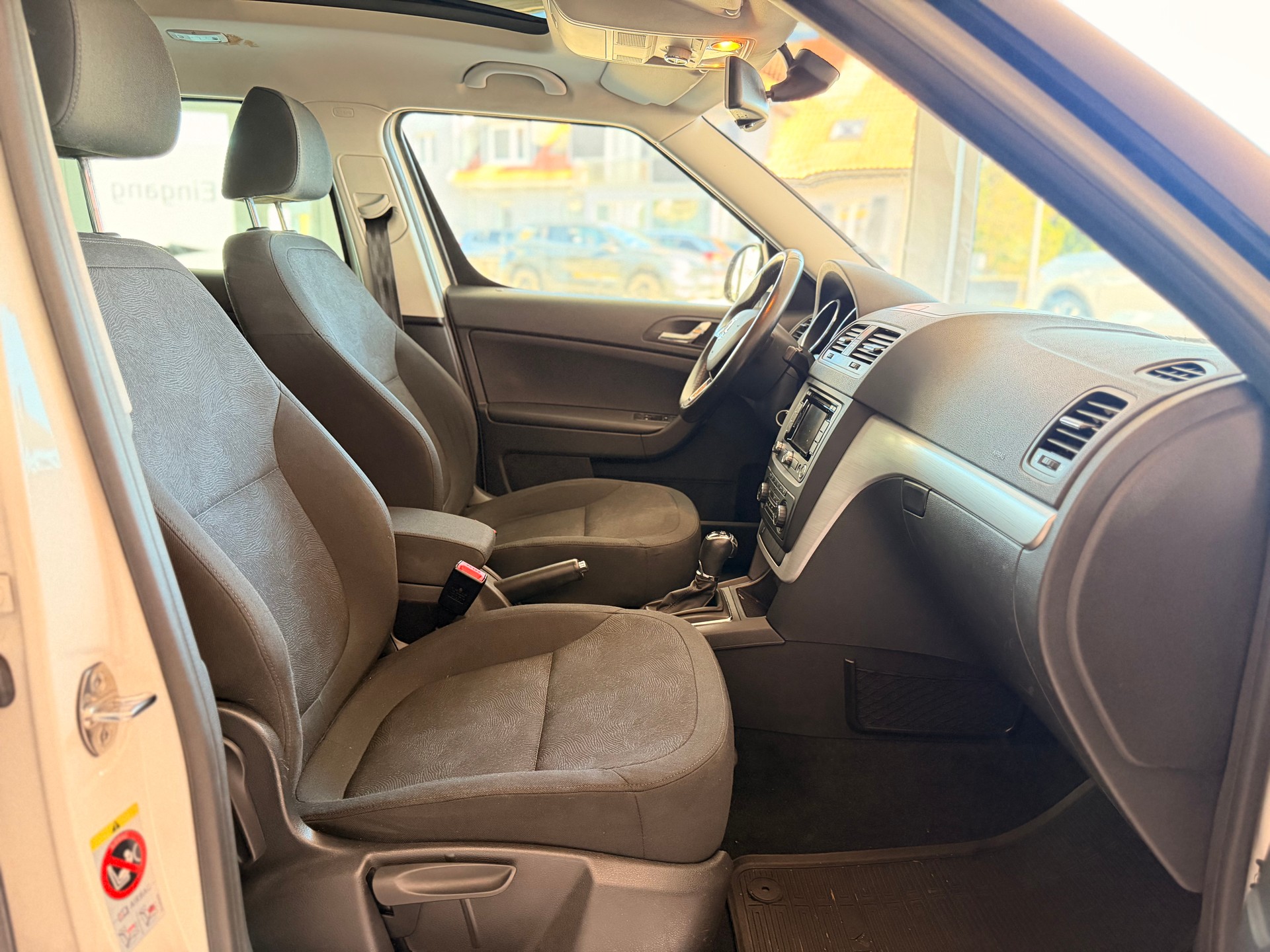 SKODA Yeti 1.8 TSI Ambition 4x4 DSG-image-19