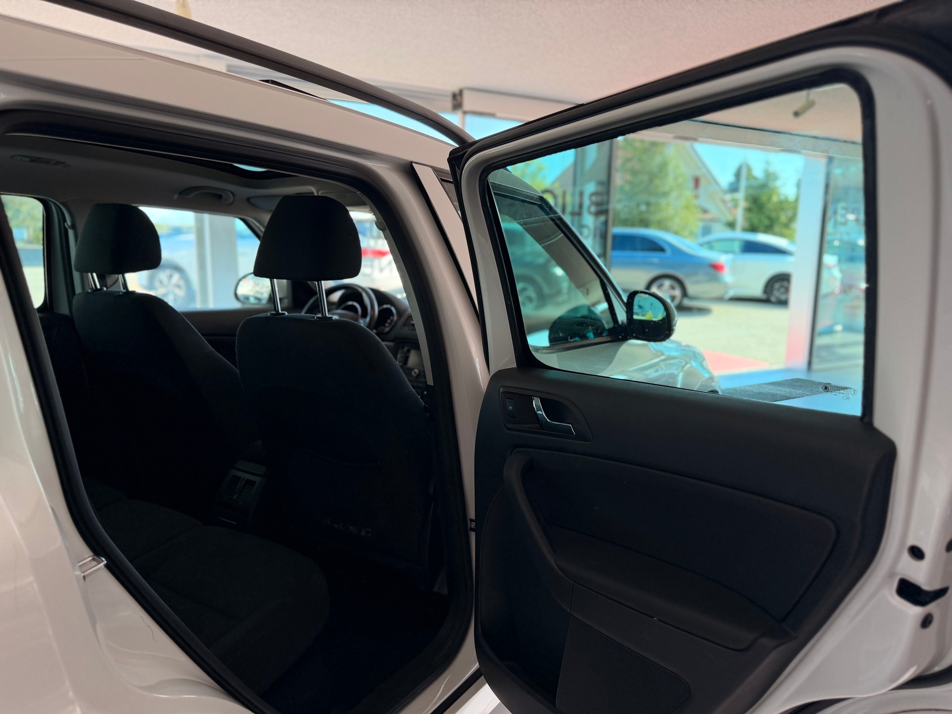 SKODA Yeti 1.8 TSI Ambition 4x4 DSG-image-16