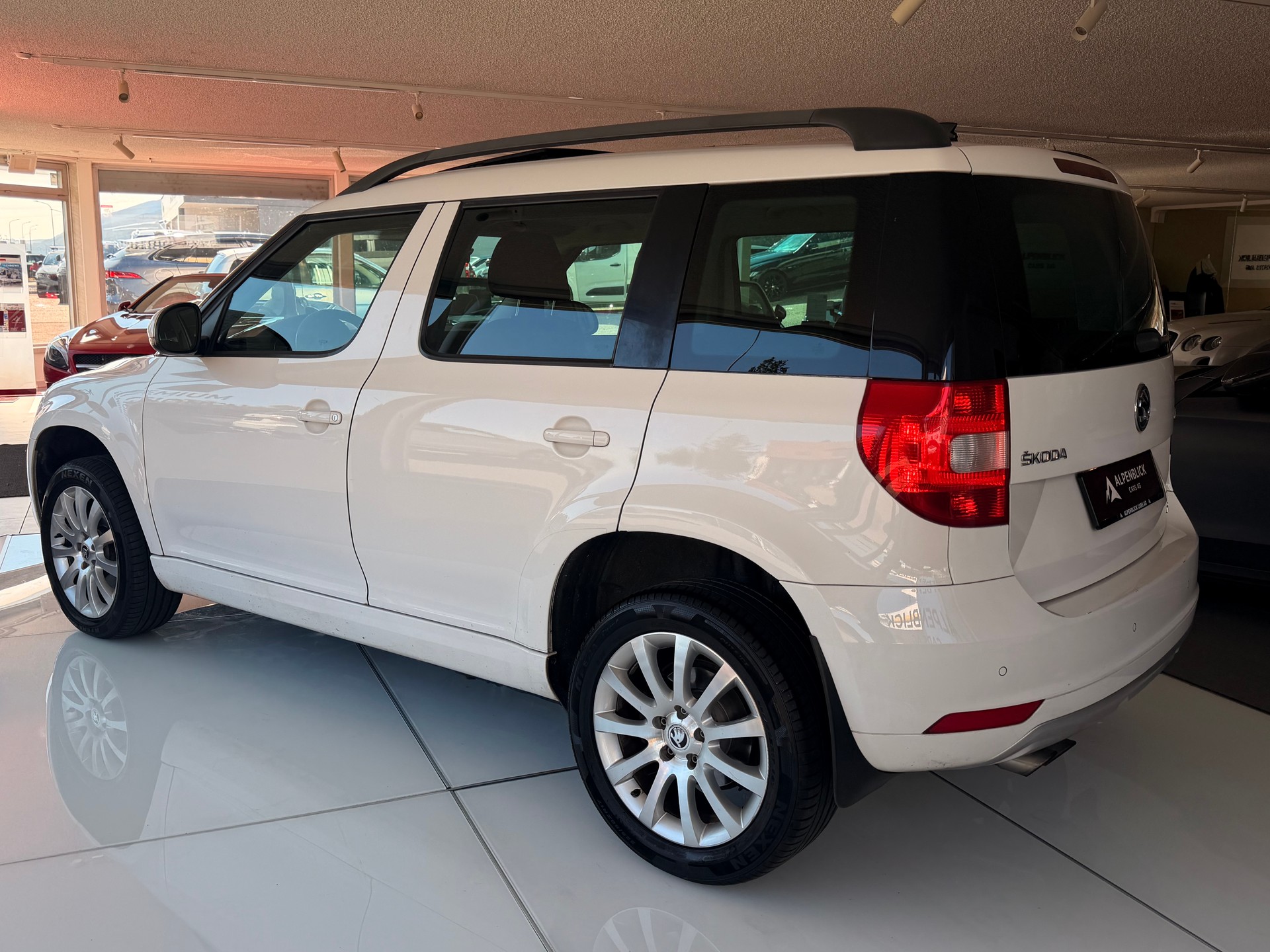 SKODA Yeti 1.8 TSI Ambition 4x4 DSG-image-11