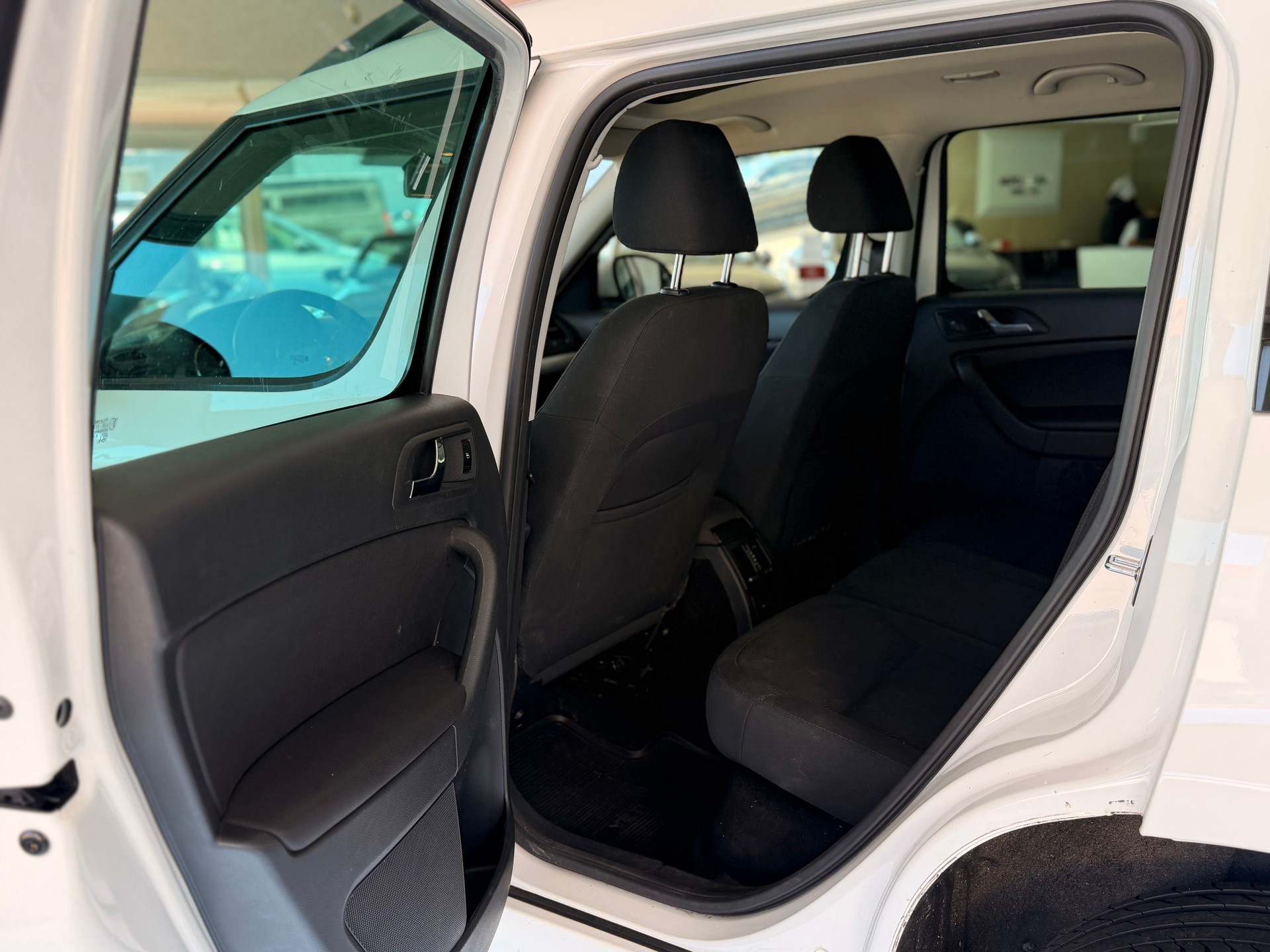SKODA Yeti 1.8 TSI Ambition 4x4 DSG-image-14