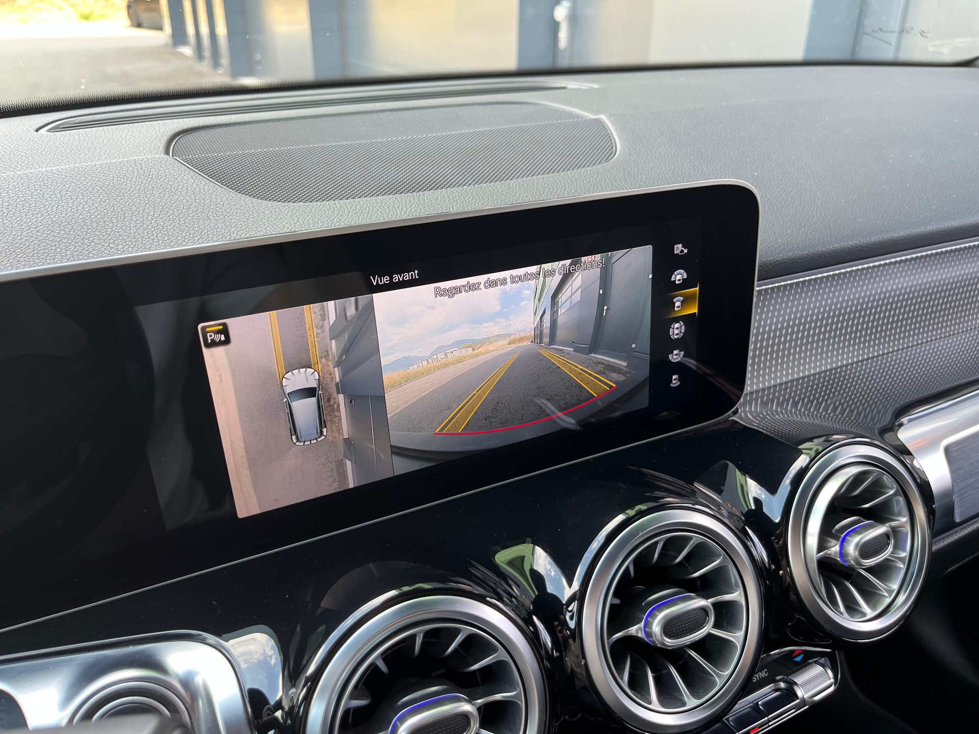 MERCEDES-BENZ GLB 250 4Matic Progressive 8G-Tronic-image-18