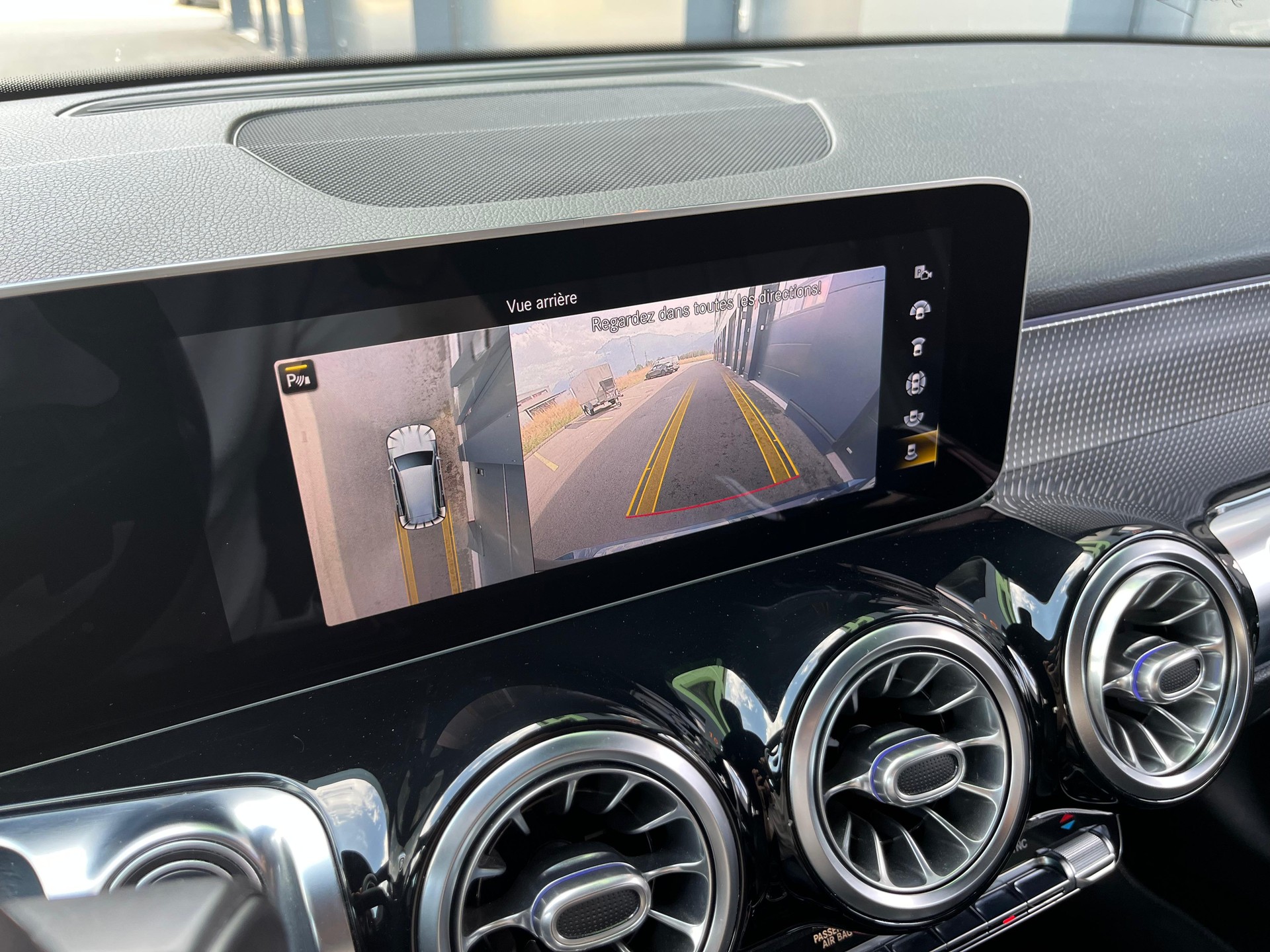 MERCEDES-BENZ GLB 250 4Matic Progressive 8G-Tronic-image-17