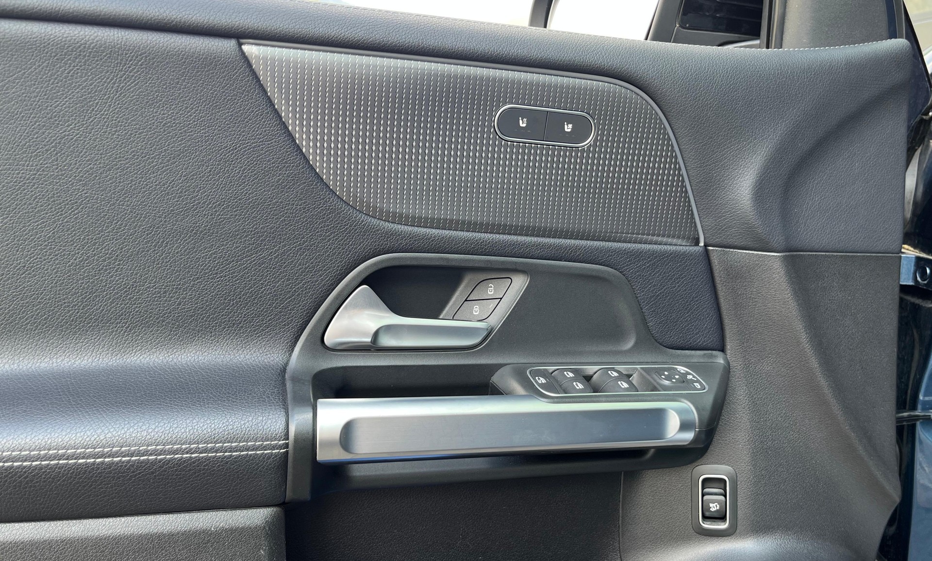 MERCEDES-BENZ GLB 250 4Matic Progressive 8G-Tronic-image-9