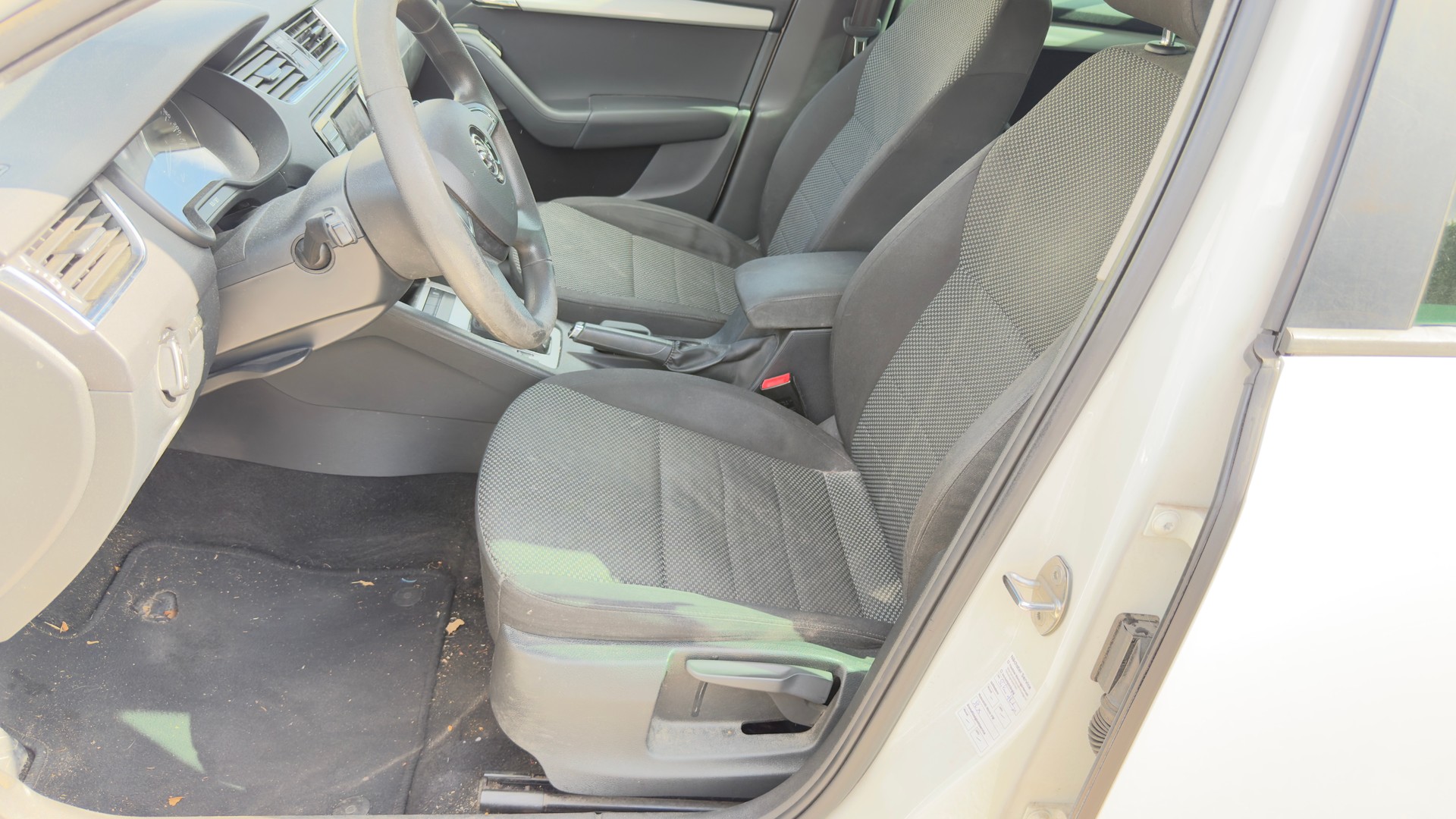 SKODA Octavia Combi 1.8 TSI Ambition 4x4 DSG-image-11