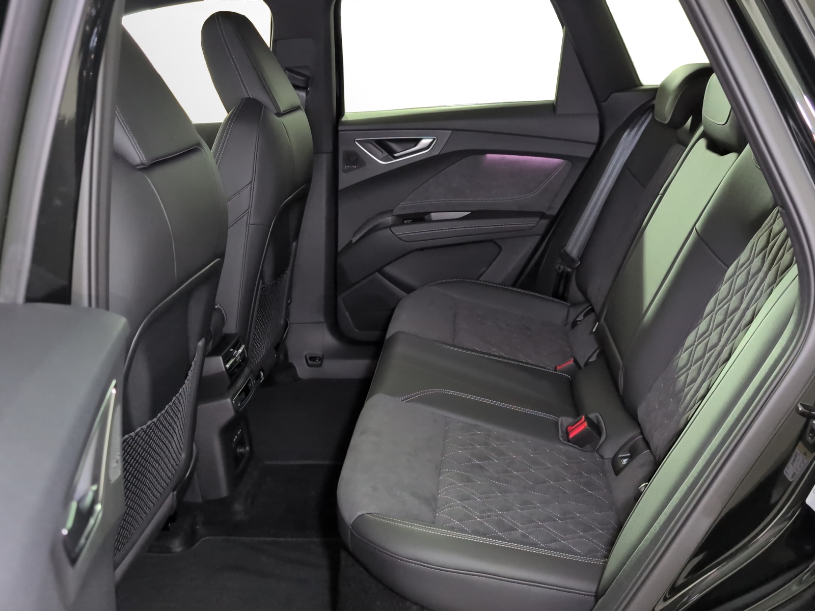 AUDI Q4 e-tron SUV quattro performance-image-7