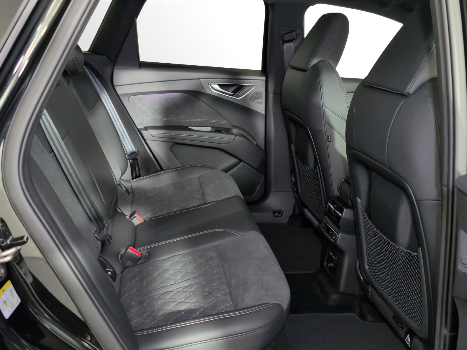 AUDI Q4 e-tron SUV quattro performance-image-8